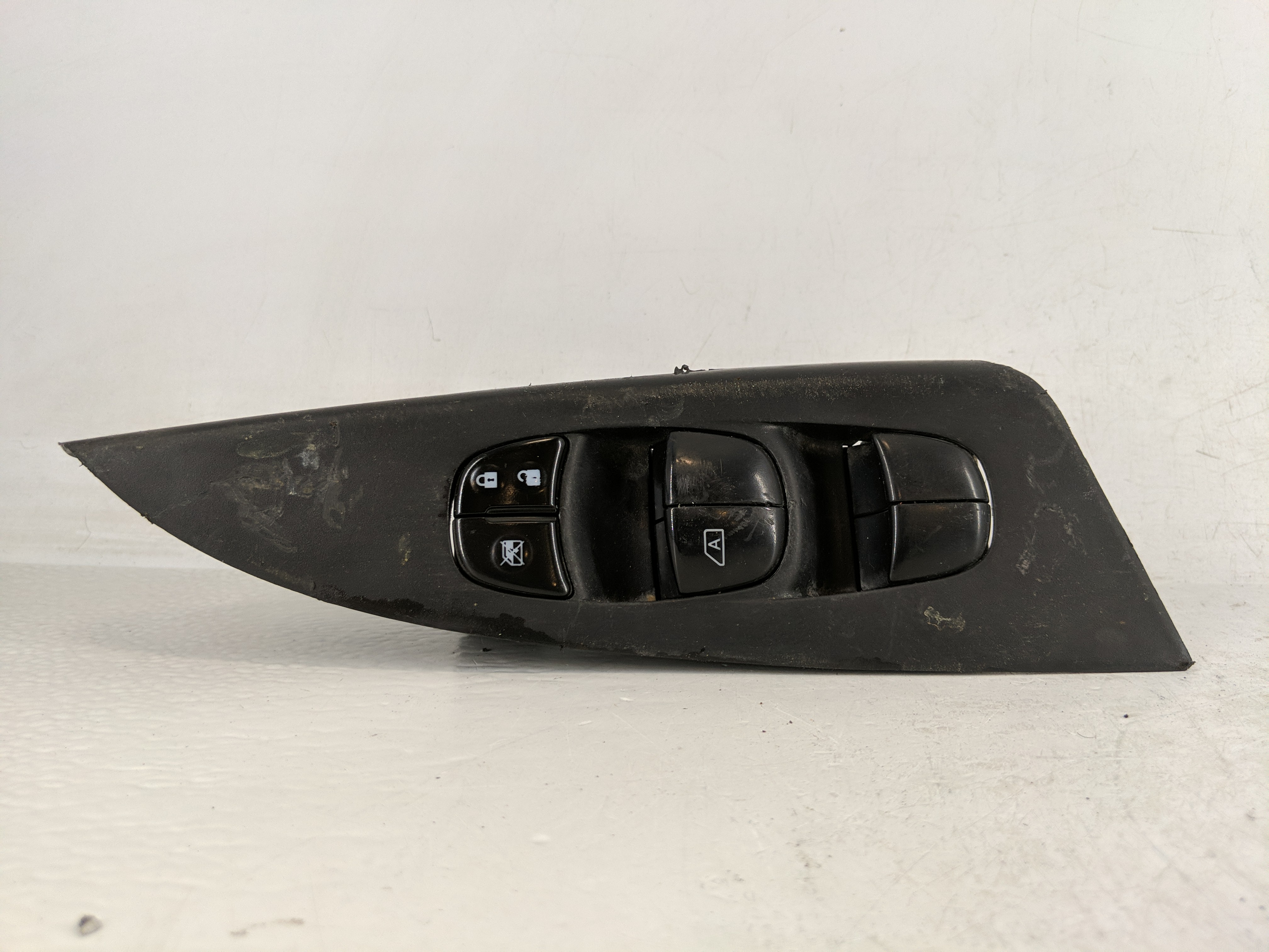 Picture of 2013-2019 Nissan Sentra Driver Left Door Master Power Window Switch 1168888