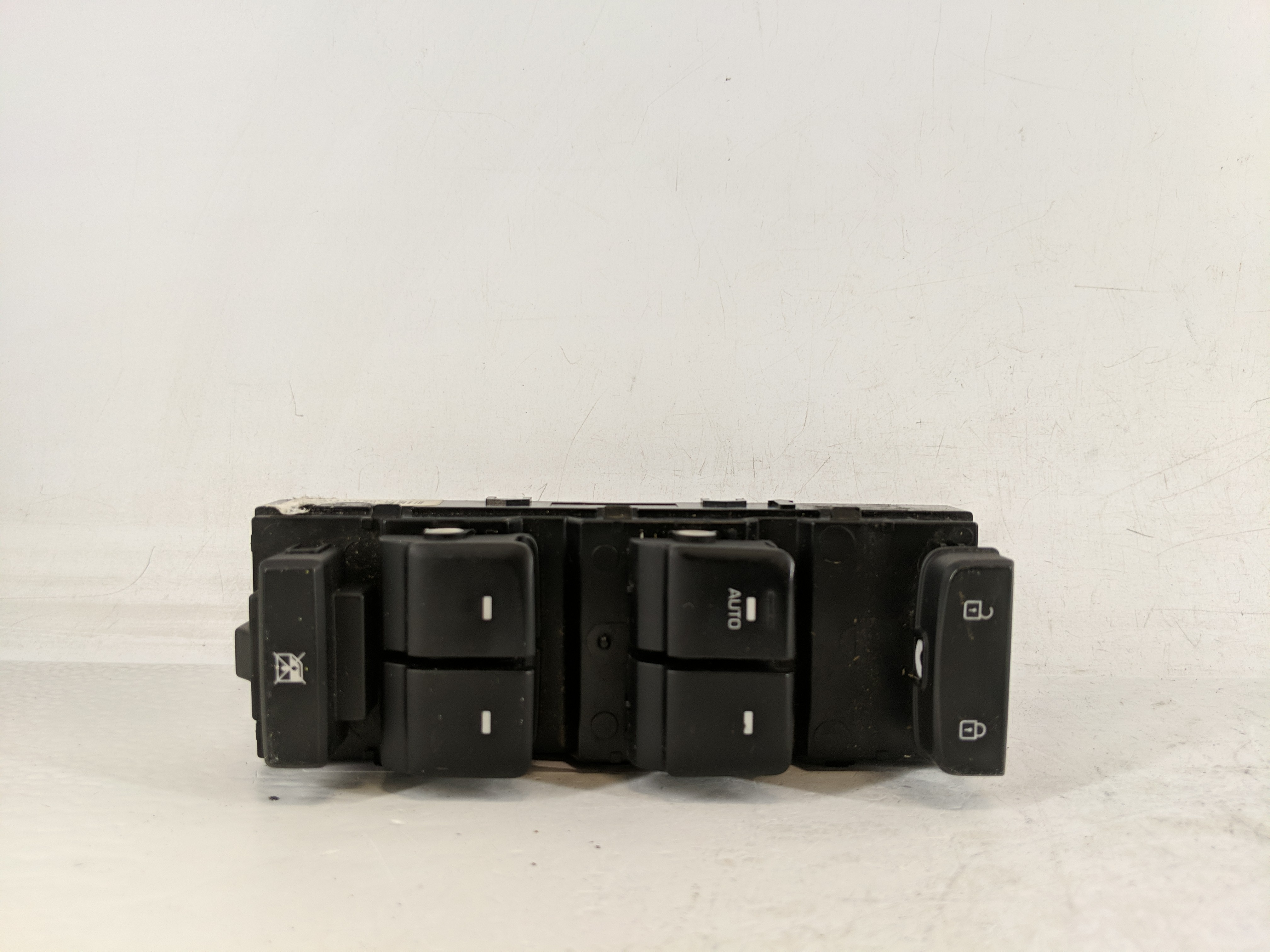 Picture of 2015-2017 Hyundai Sonata Driver Left Door Master Power Window Switch 1168889