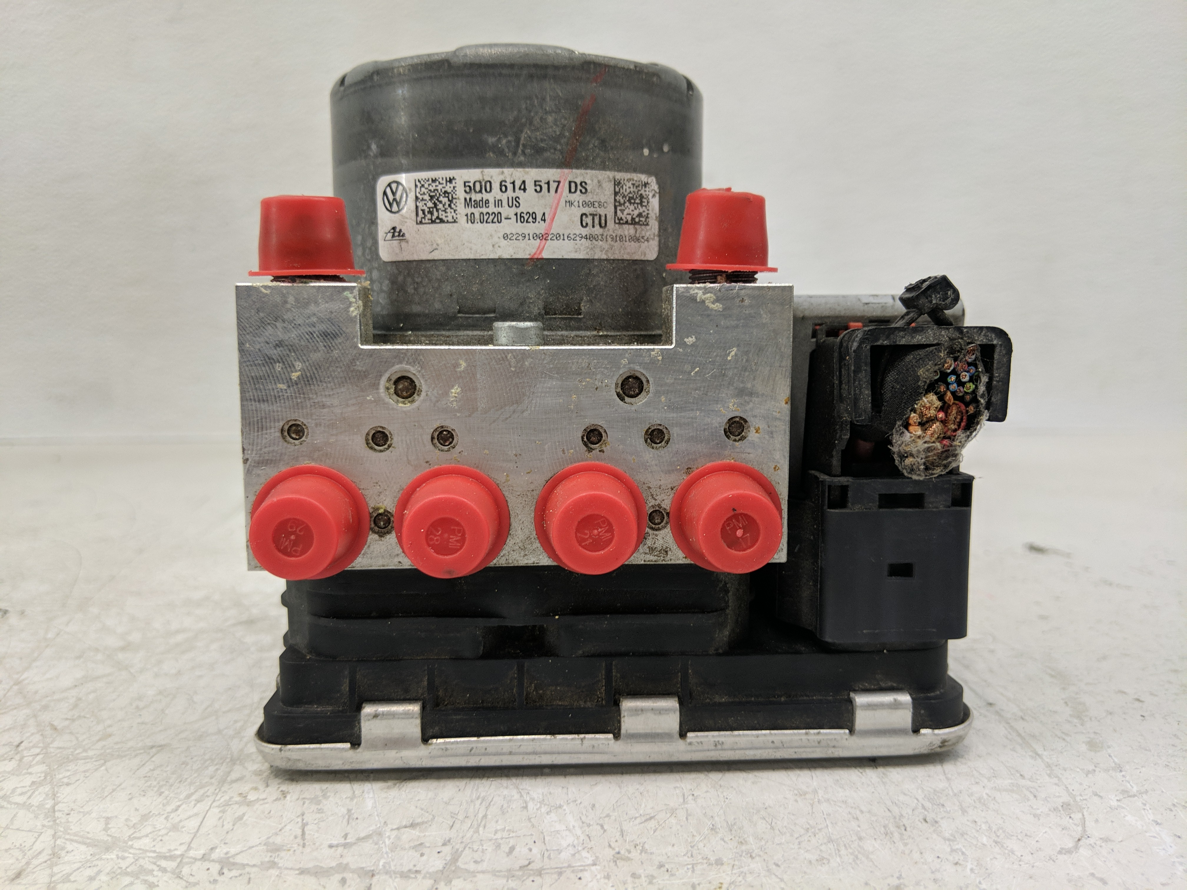 2018-2020 Volkswagen Tiguan Abs Pump Control Module 1169074 - Oemusedautoparts1.com