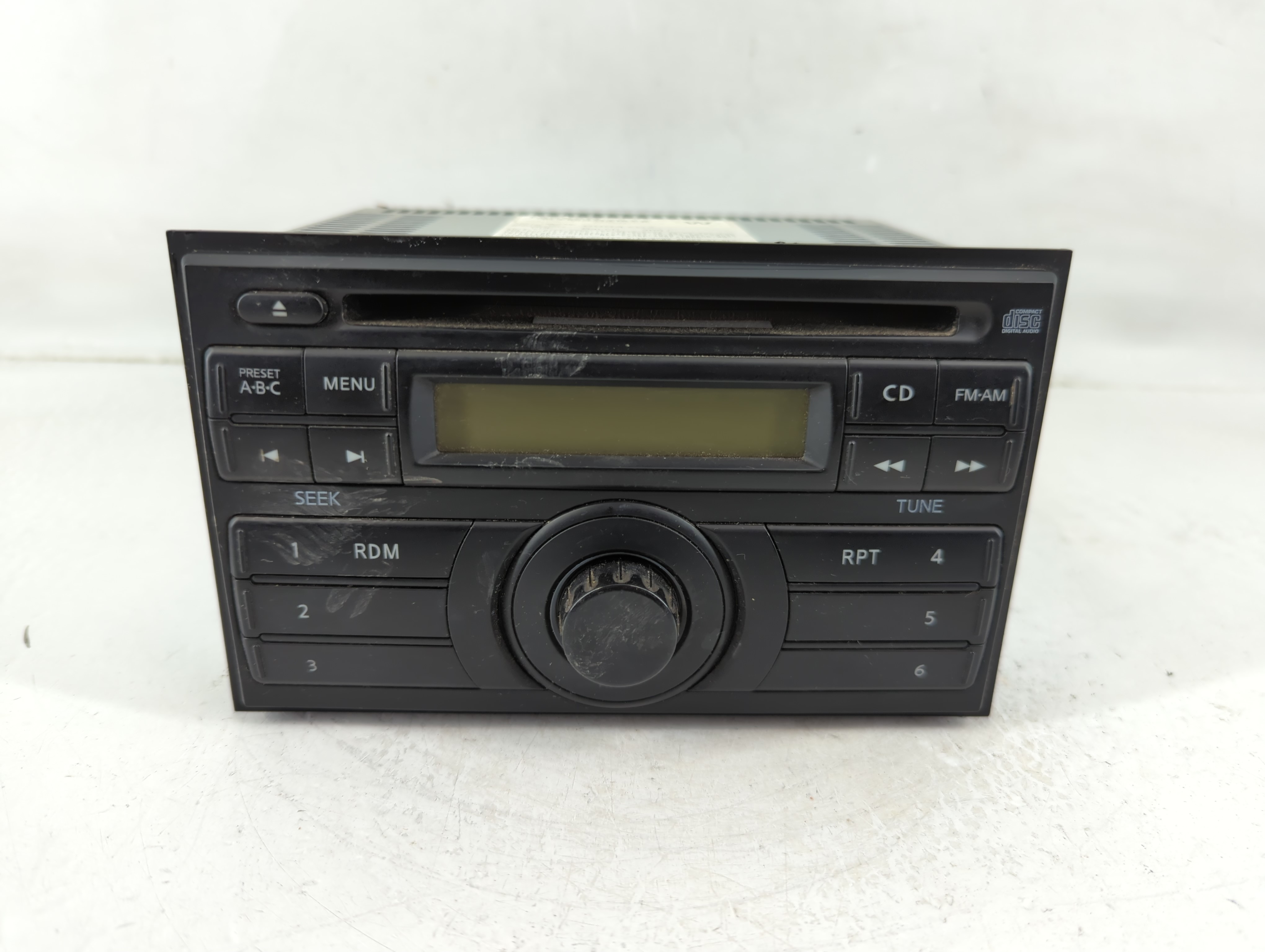 2008 Nissan Titan Am Fm Cd Player Radio Receiver 1169154 - Oemusedautoparts1.com