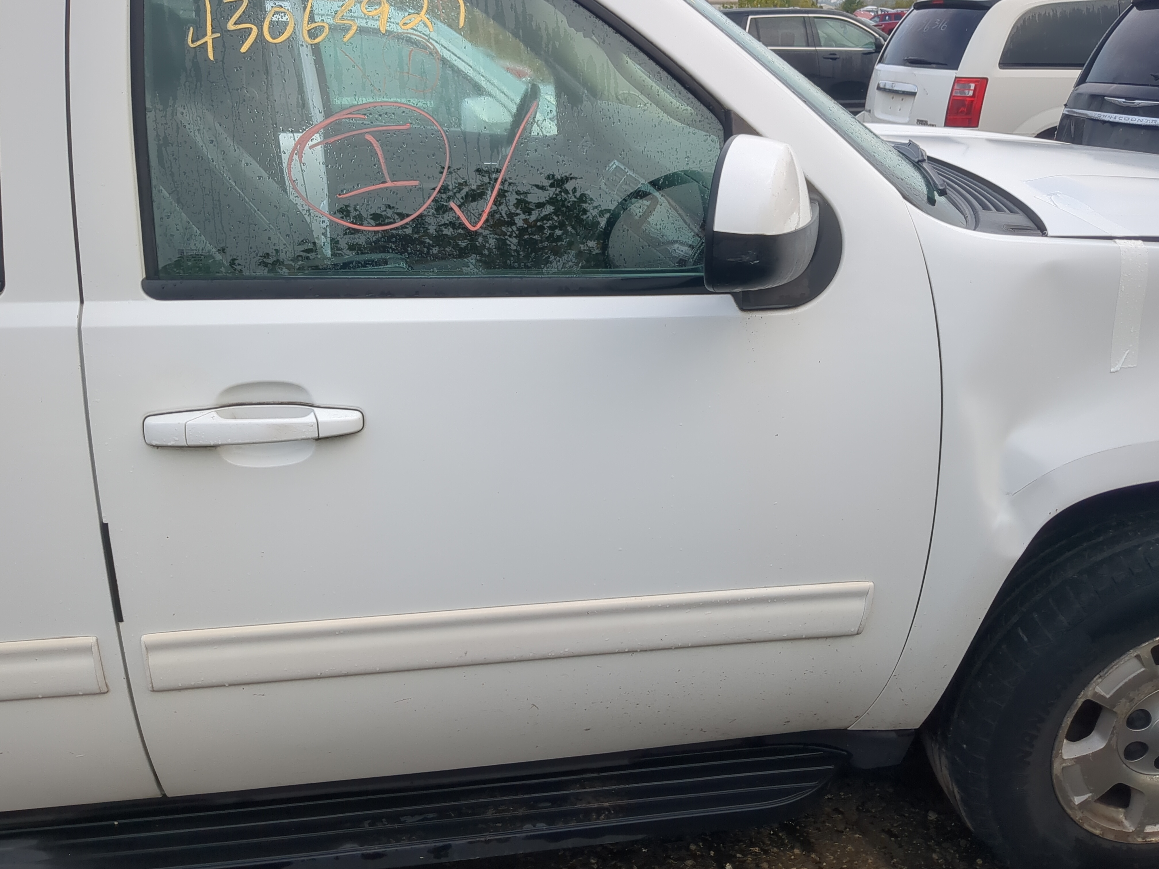 2011-2014 Chevrolet Suburban 1500 Passenger Front Door Oem 1169654 - Oemusedautoparts1.com