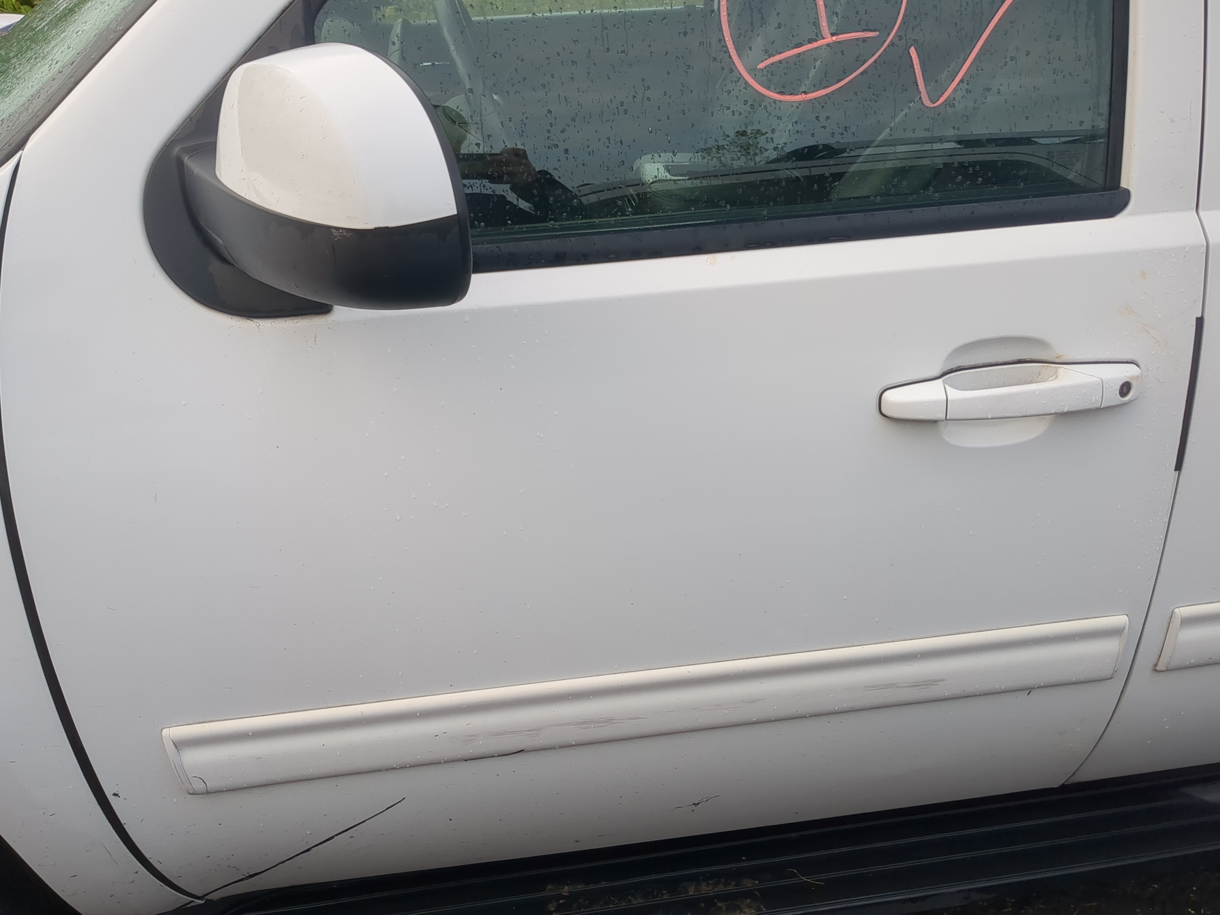2011-2014 Chevrolet Suburban 1500 Driver Front Door Oem 1169689 - Oemusedautoparts1.com