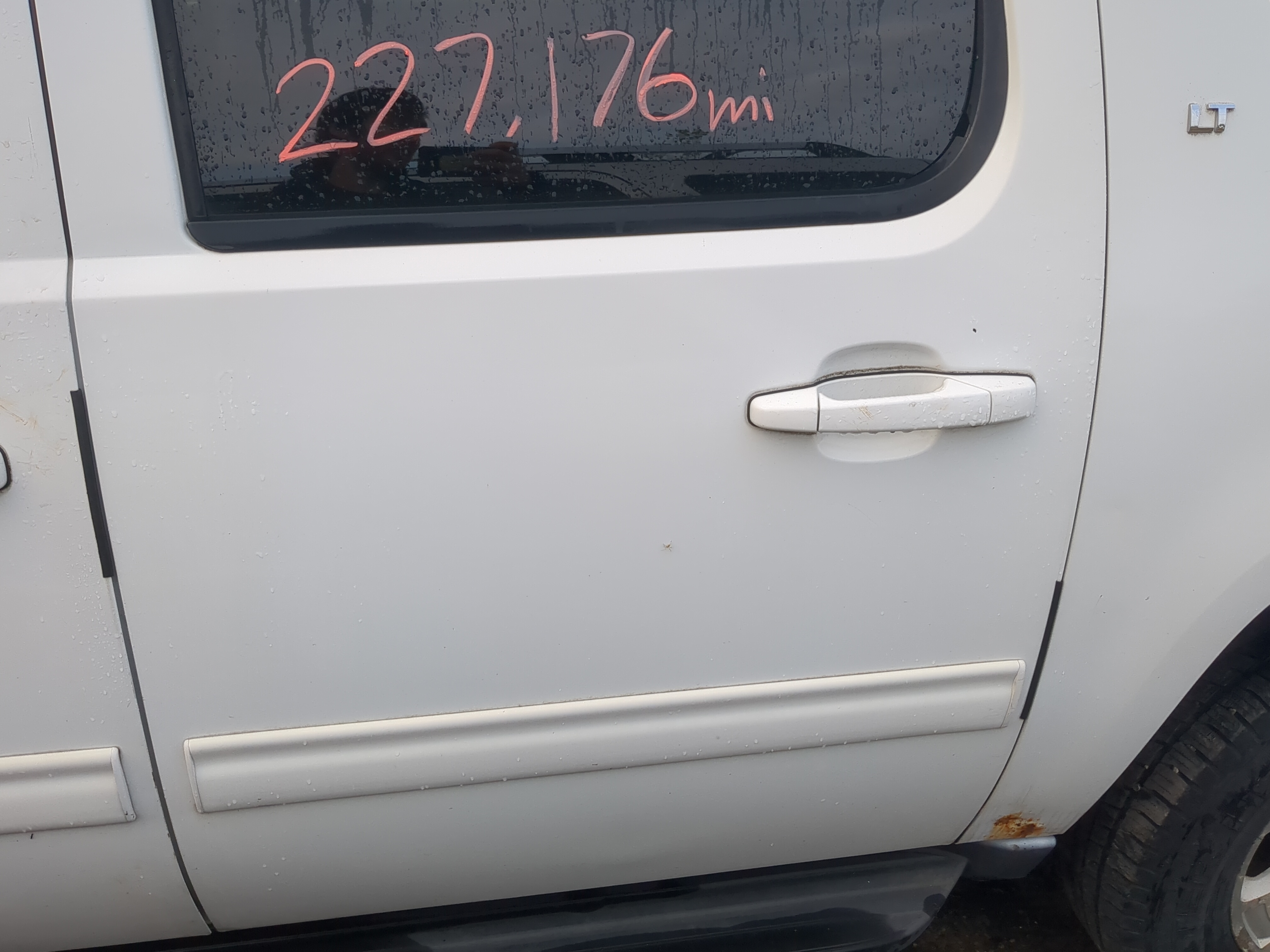2007-2014 Chevrolet Suburban 1500 Driver Rear Door Oem 1169700 - Oemusedautoparts1.com