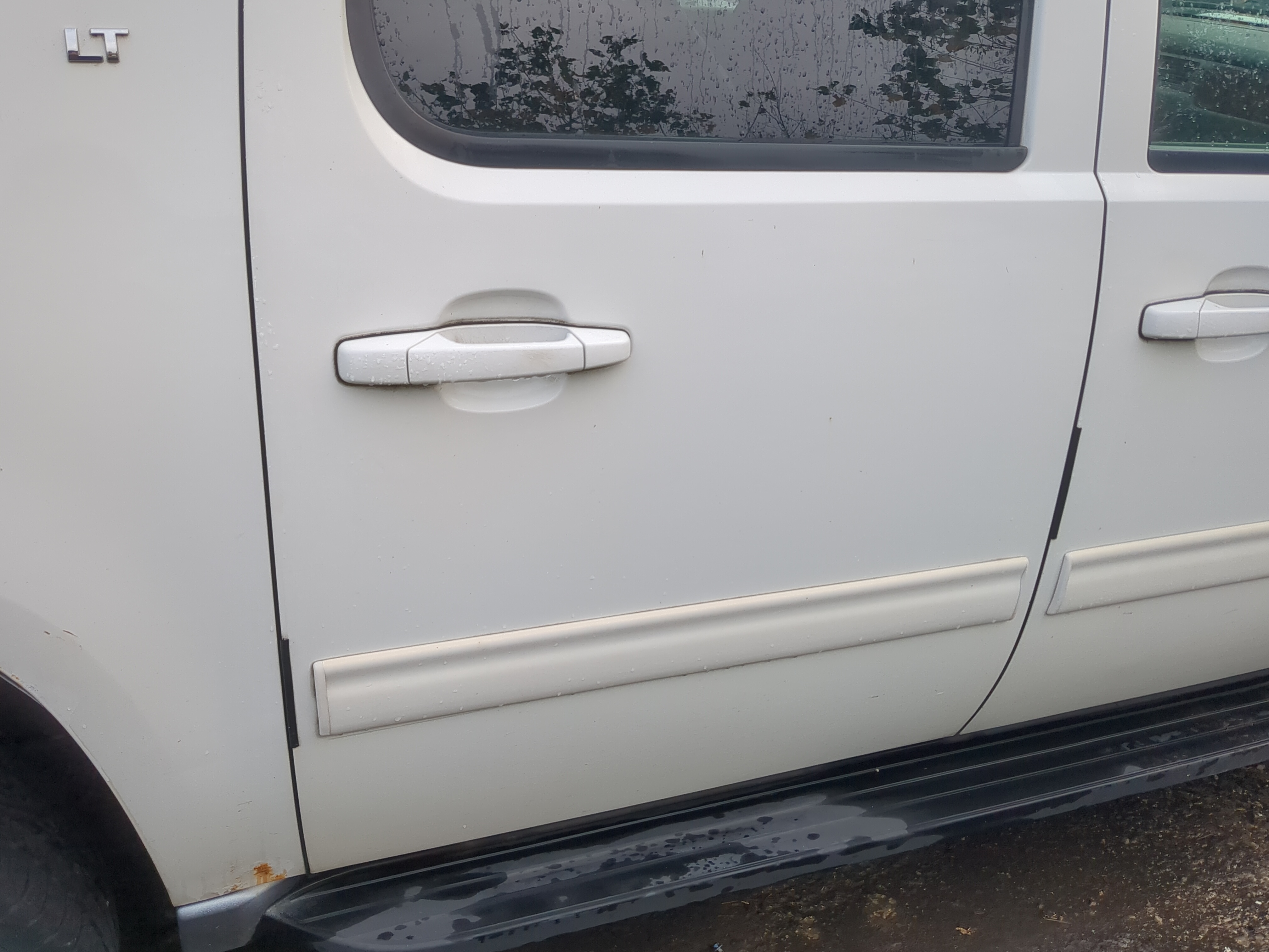 2007-2014 Chevrolet Suburban 1500 Passenger Rear Door Oem 1169719 - Oemusedautoparts1.com