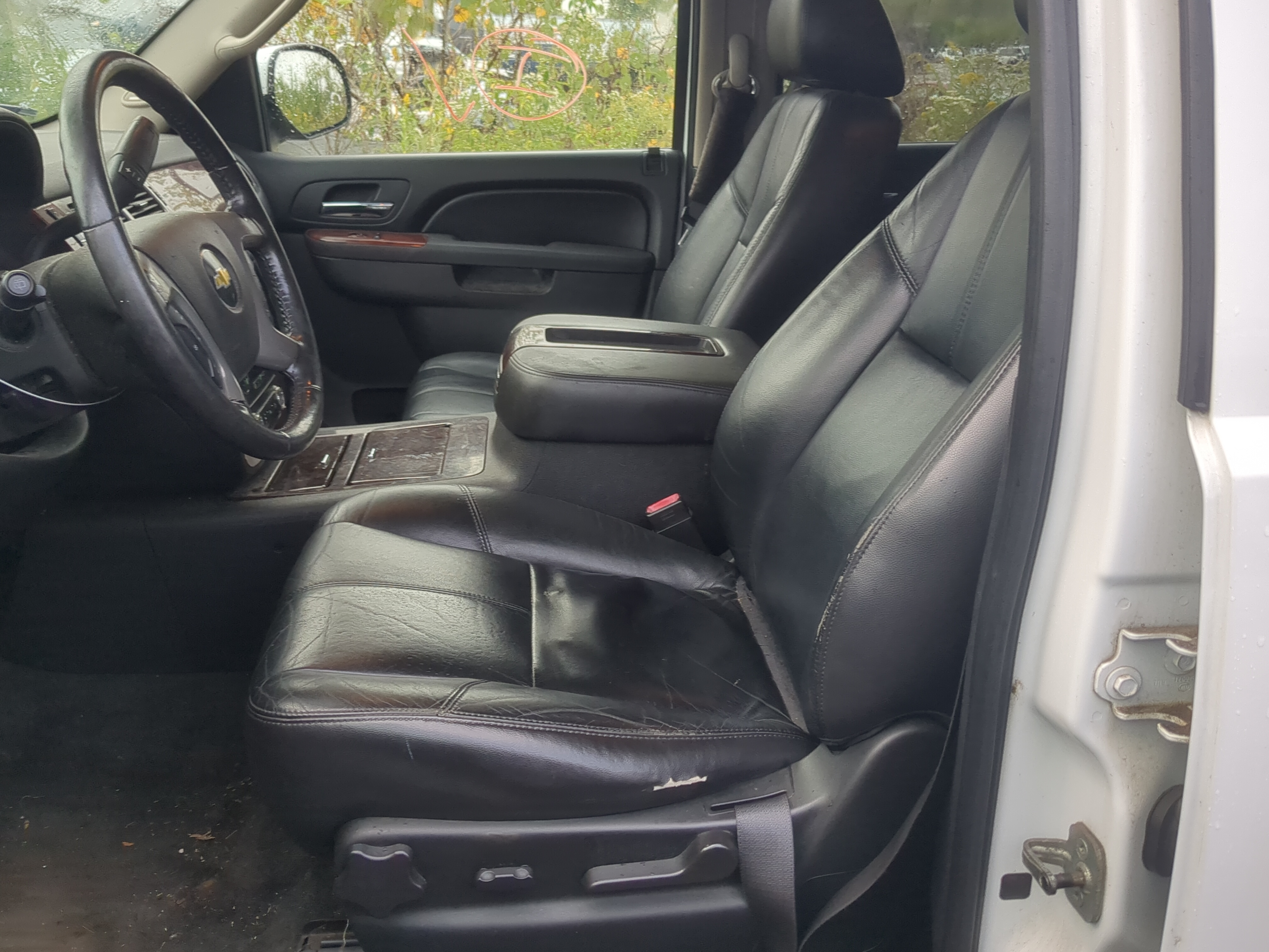 Picture of 2010-2011 Chevrolet Suburban 1500 Driver Front Seat Oem 1169744