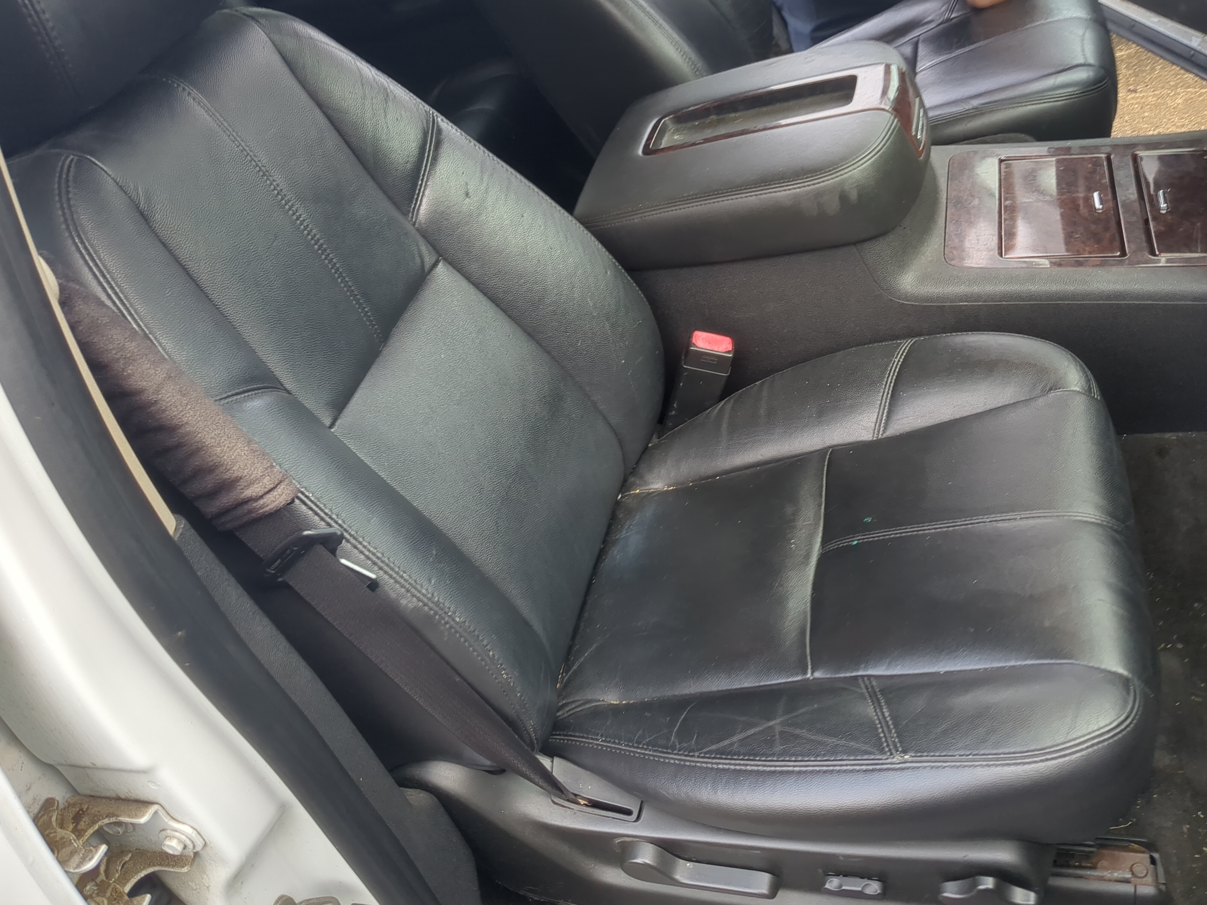 2010-2011 Chevrolet Suburban 1500 Passenger Front Seat Oem 1169745 - Oemusedautoparts1.com