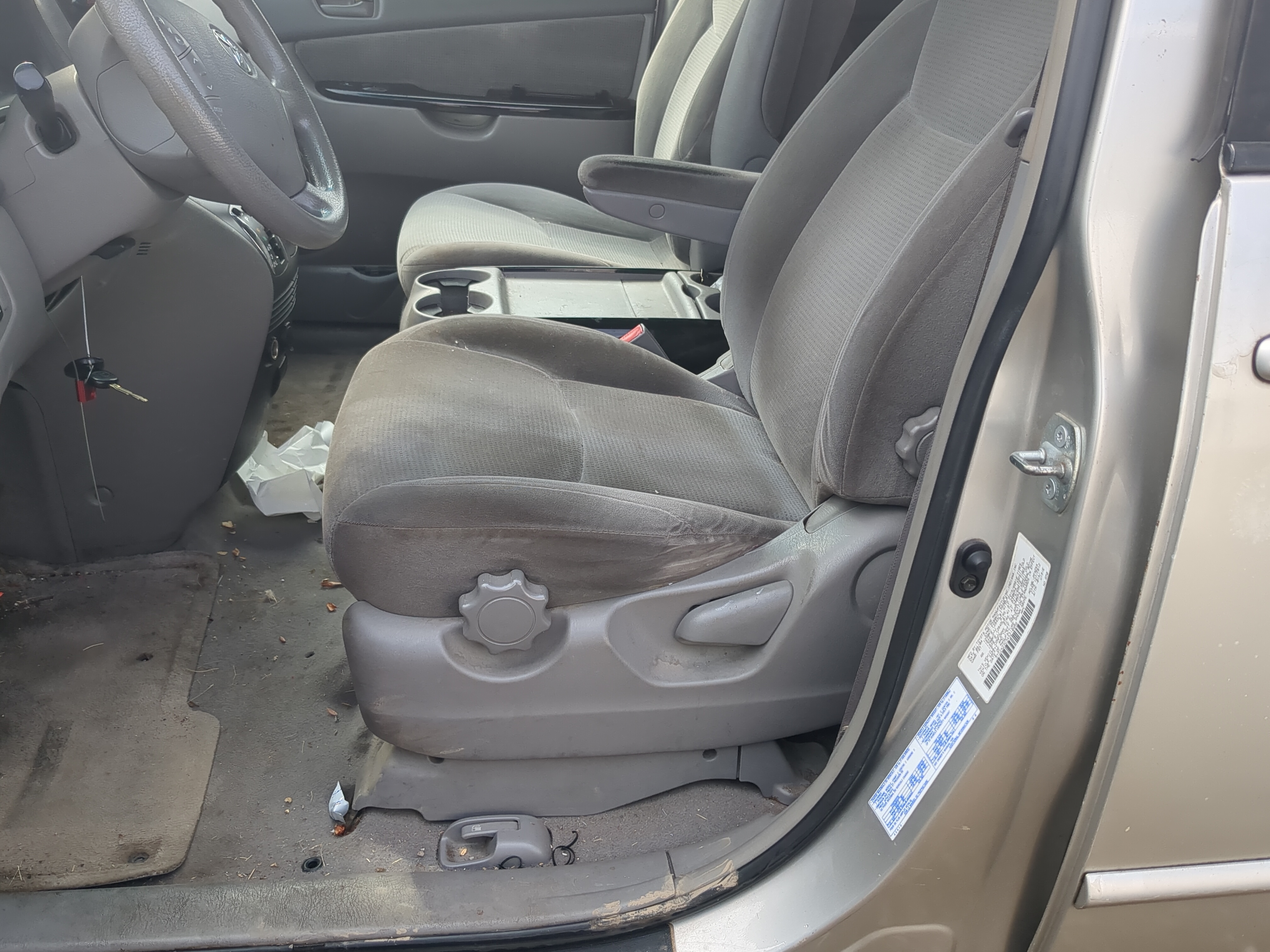 Picture of 2004-2004 Toyota Sienna Driver Front Seat Oem 1169817