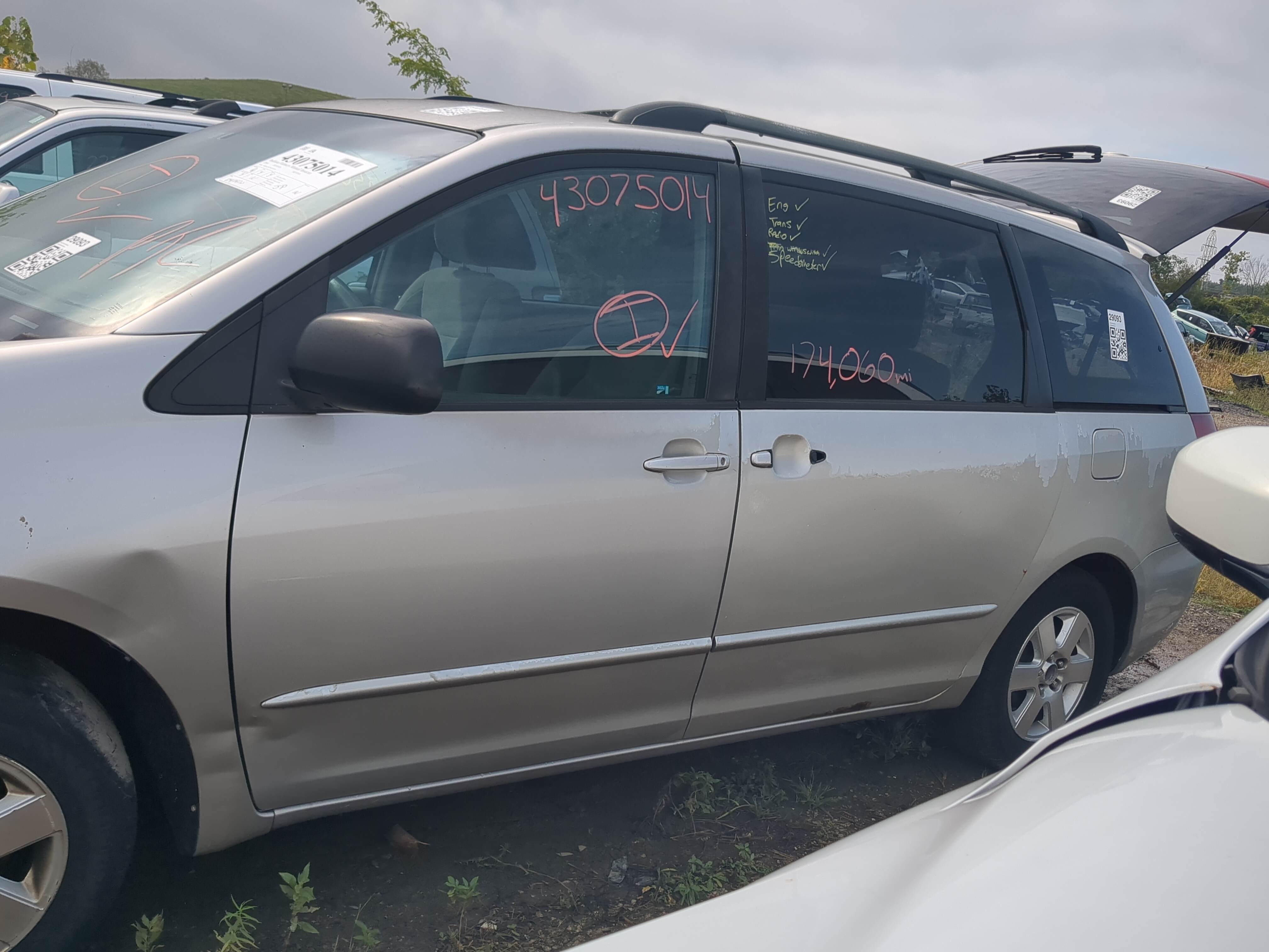 2004-2010 Toyota Sienna Driver Front Door Oem 1169841 - Oemusedautoparts1.com