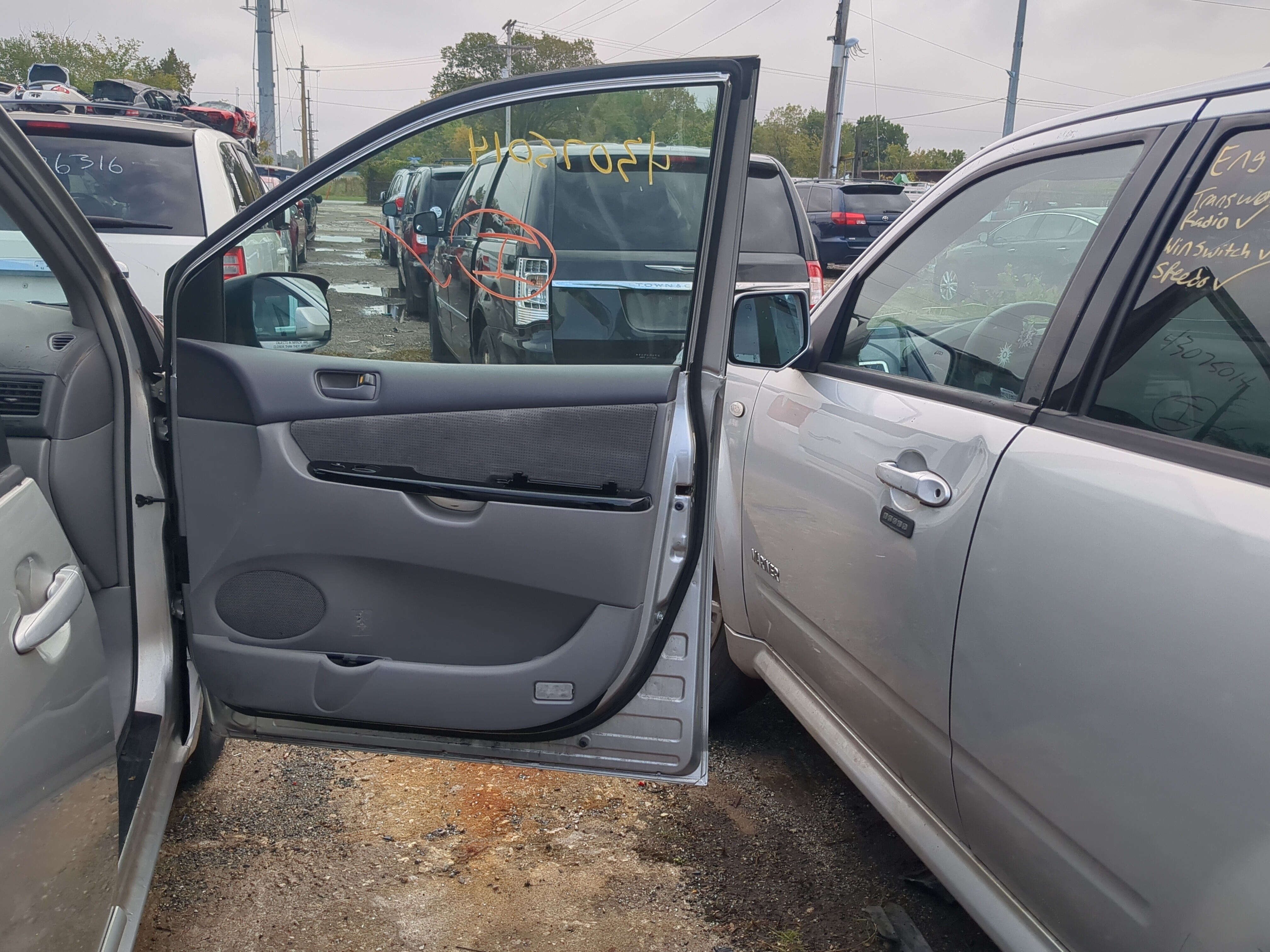 2004 Toyota Sienna Front Right Passenger Interior Door Panel Trim 1169936 - Oemusedautoparts1.com