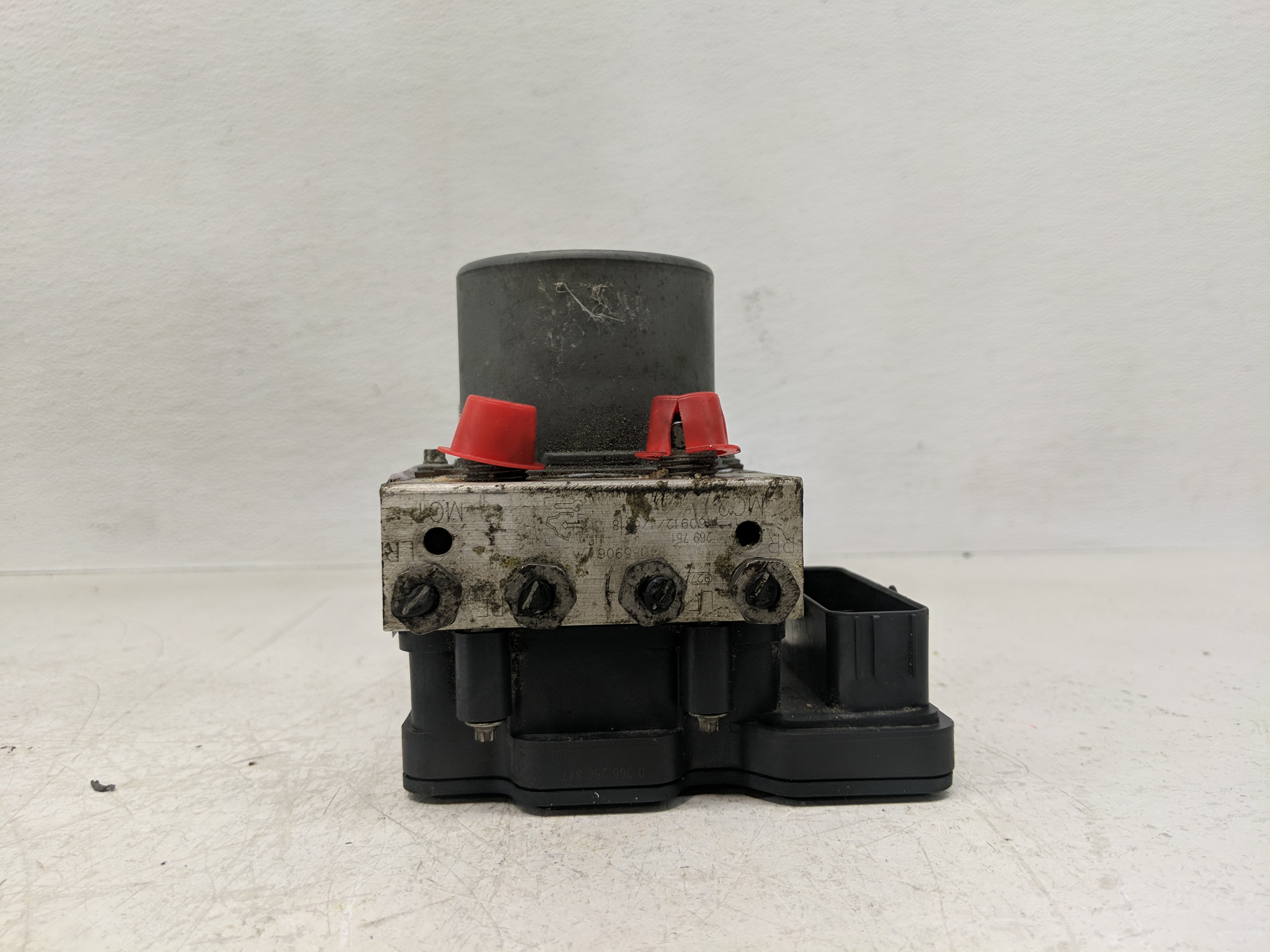 2016-2017 Cadillac Ct6 Abs Pump Control Module 1170039 - Oemusedautoparts1.com