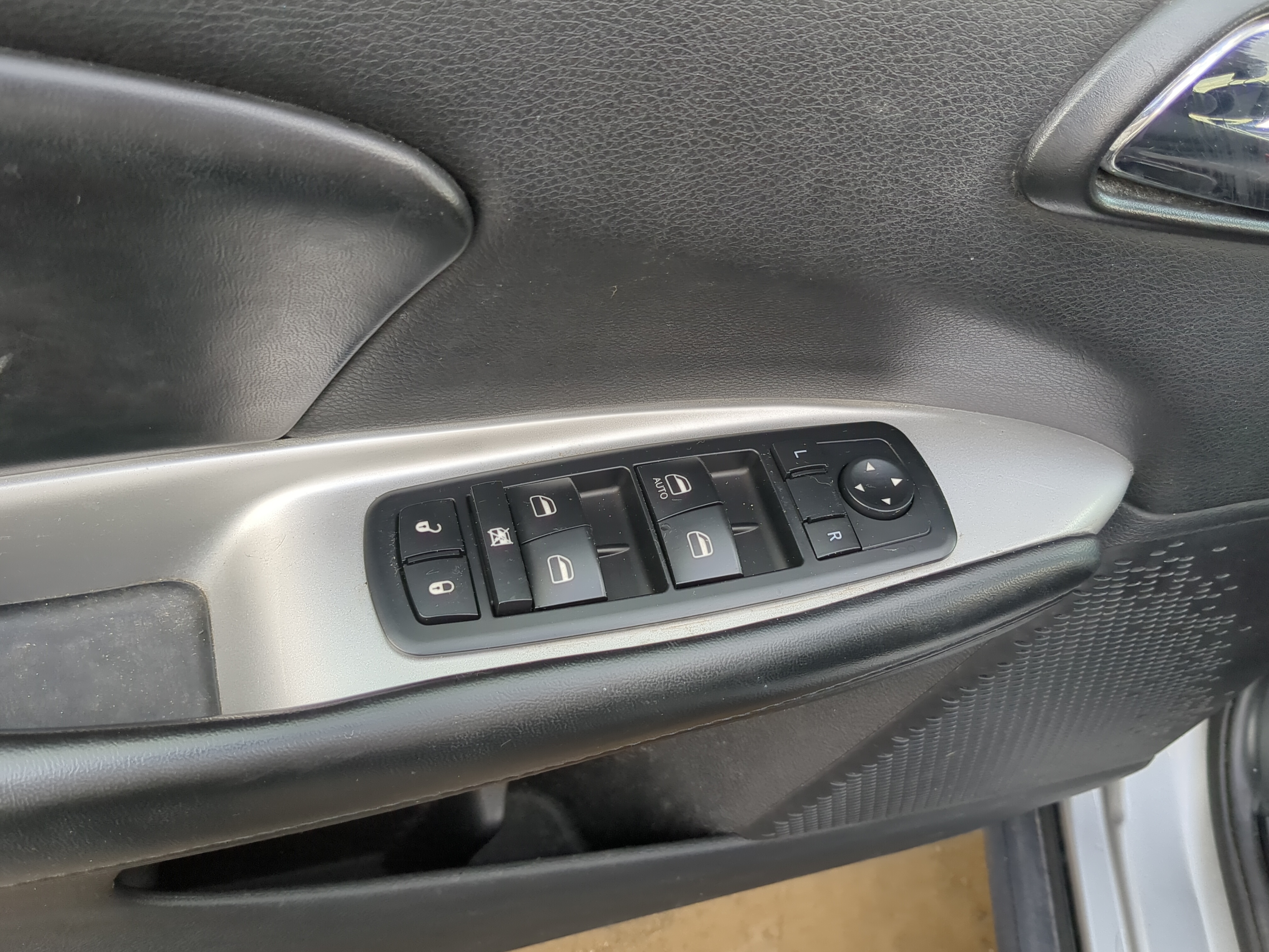 Picture of 2015 Dodge Journey Driver Left Door Master Power Window Switch 1170318