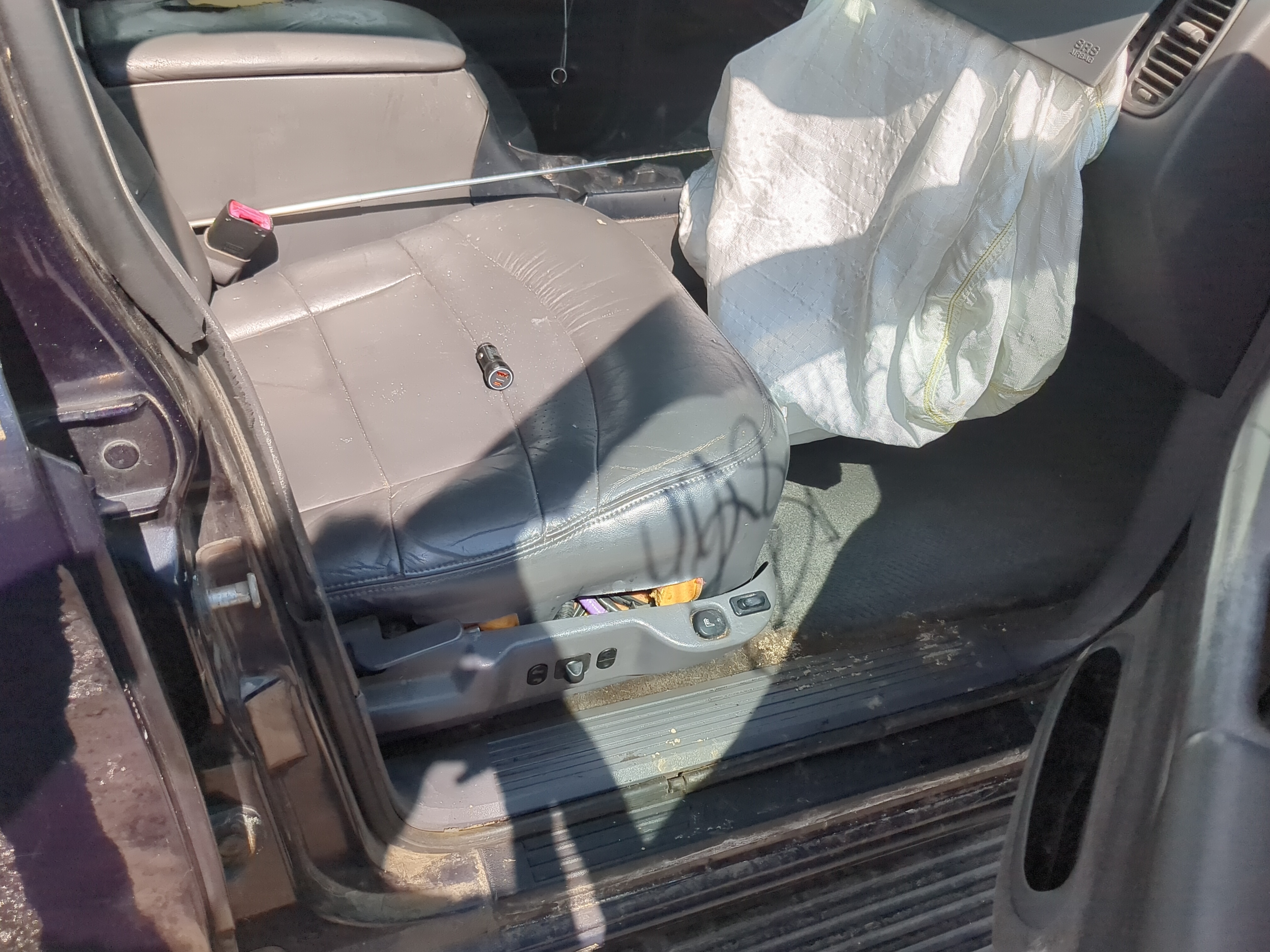 Picture of 1999-2001 Ford Explorer Passenger Front Seat Oem 1170628