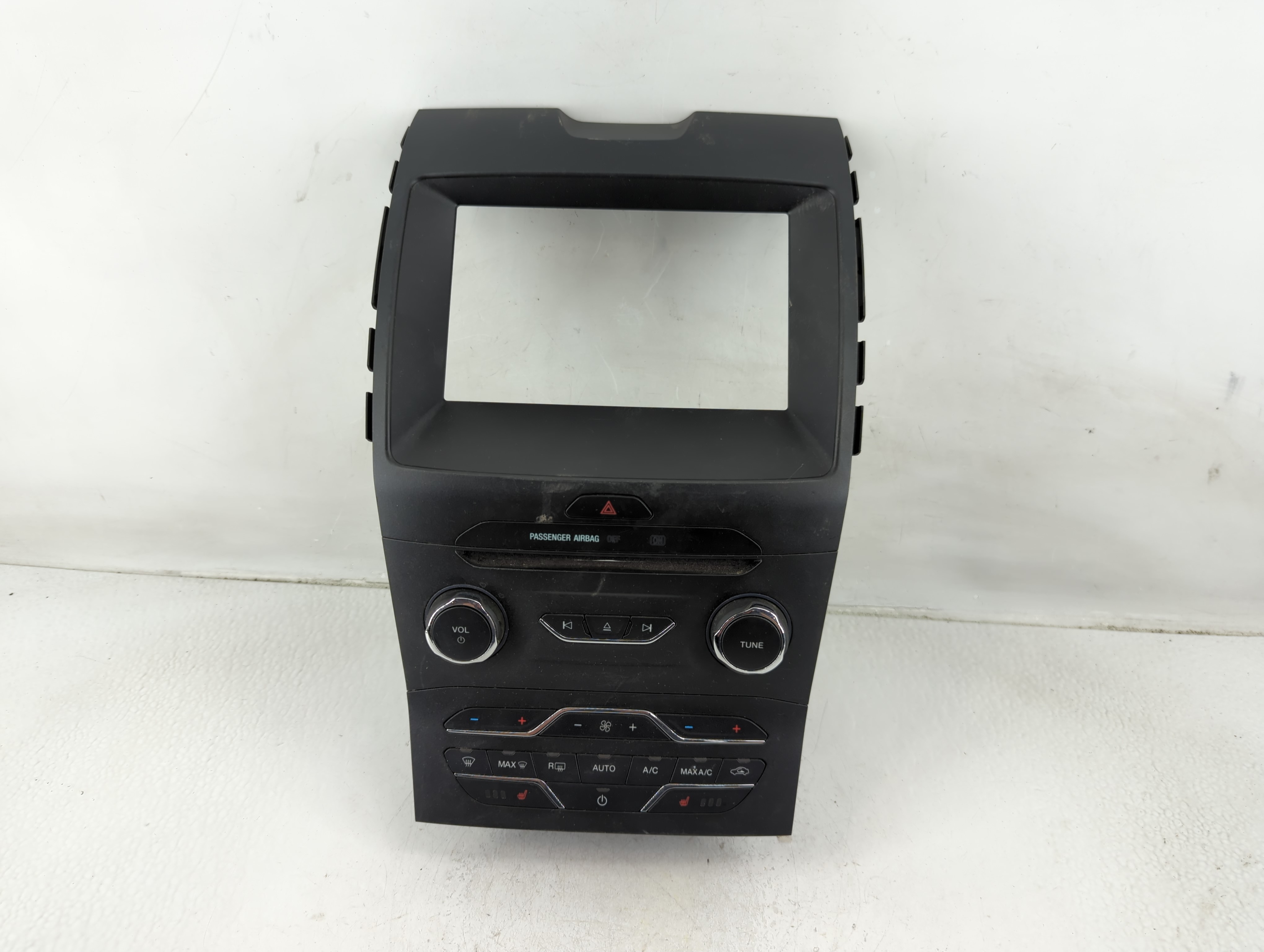 2015-2018 Ford Edge Am Fm Cd Player Radio Receiver 1170682 - Oemusedautoparts1.com