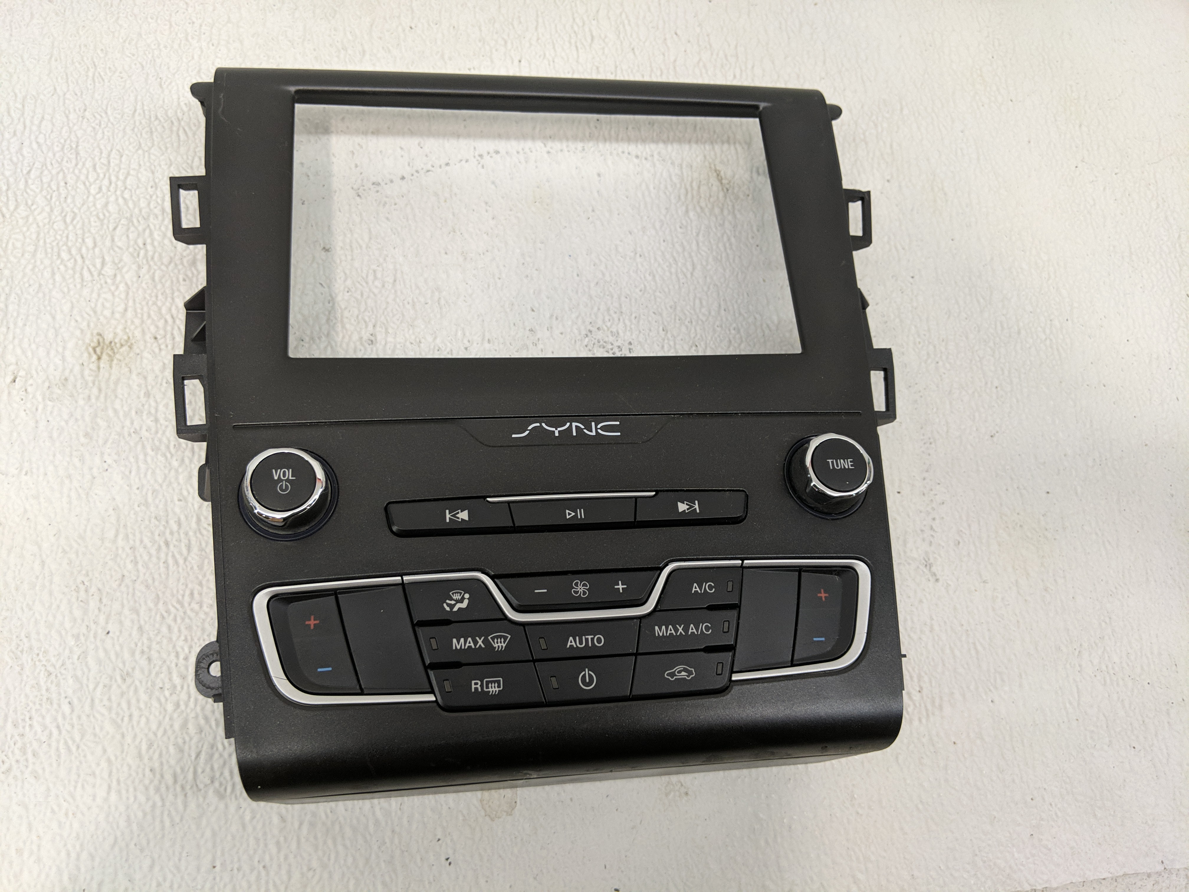2016-2020 Ford Fusion Am Fm Cd Player Radio Receiver 1170702 - Oemusedautoparts1.com