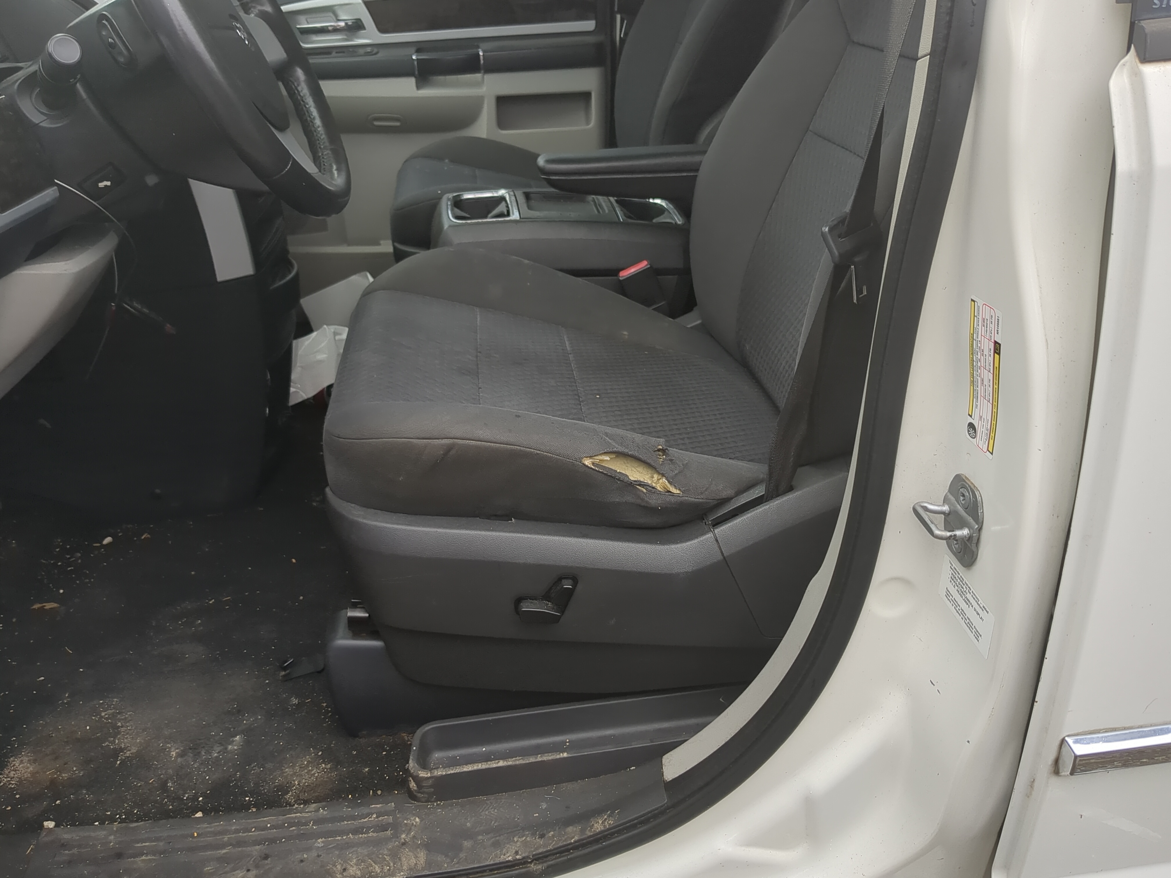2008-2010 Dodge Grand Caravan Driver Front Seat Oem 1171338 - Oemusedautoparts1.com