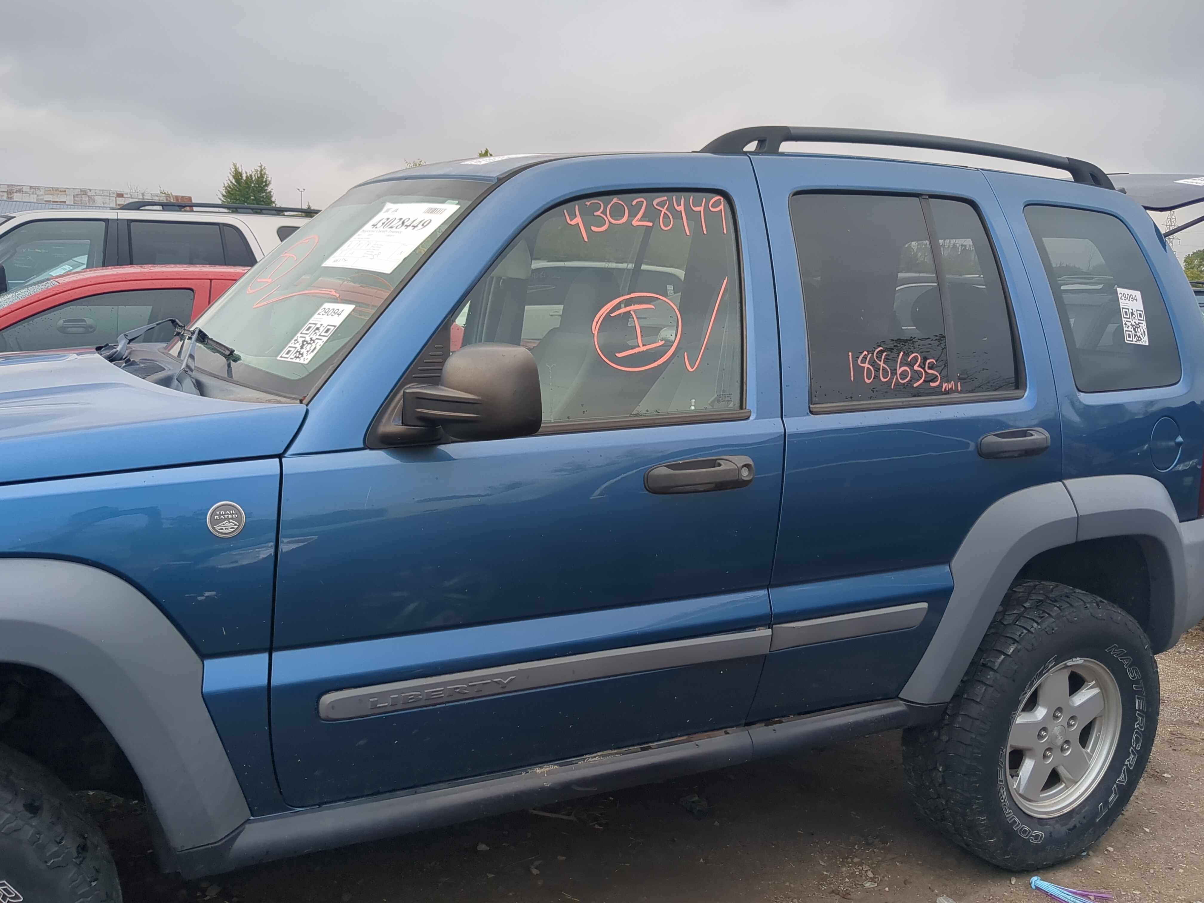 2002-2007 Jeep Liberty Driver Front Door Oem 1171593 - Oemusedautoparts1.com