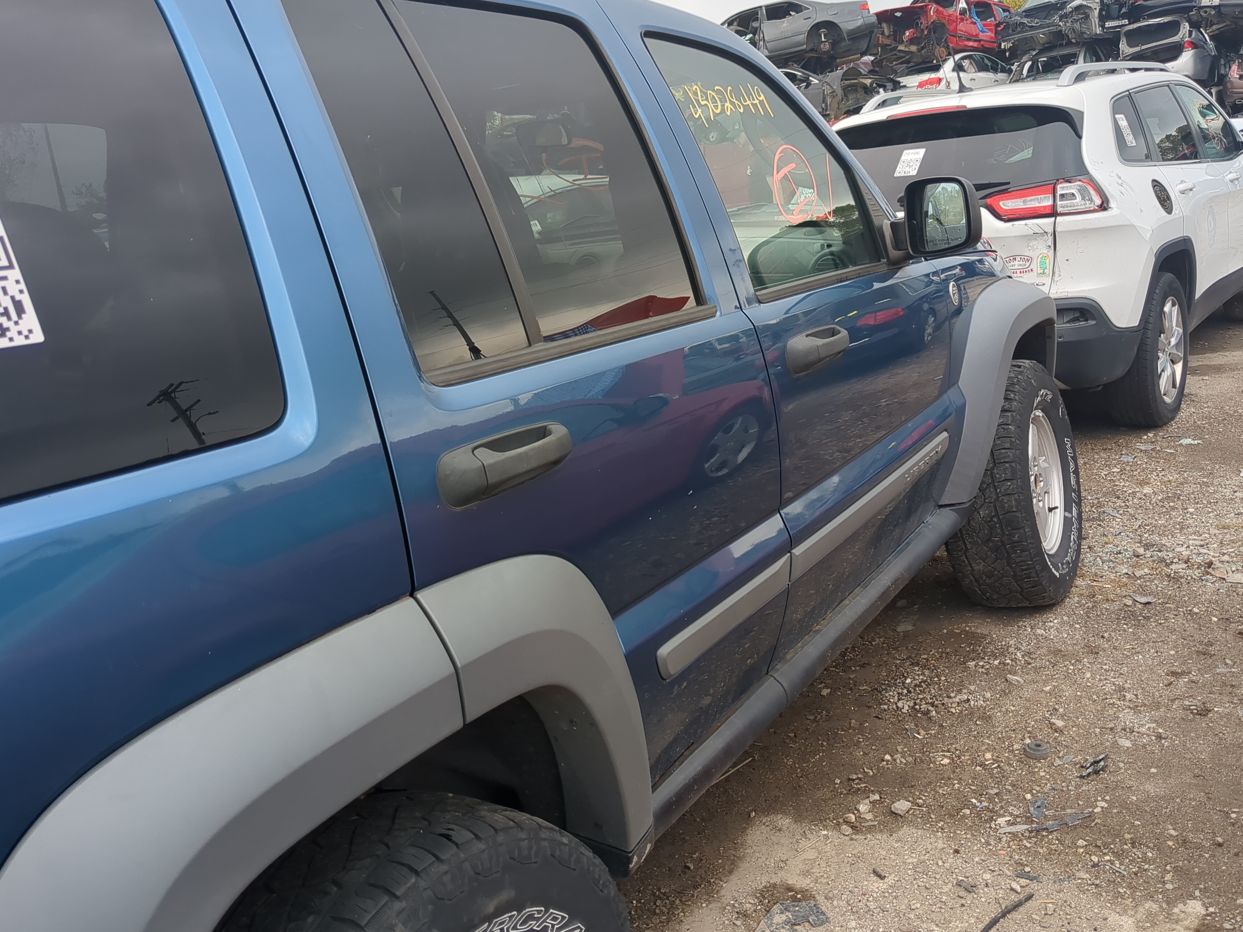 2002-2007 Jeep Liberty Passenger Rear Door Oem 1171755 - Oemusedautoparts1.com