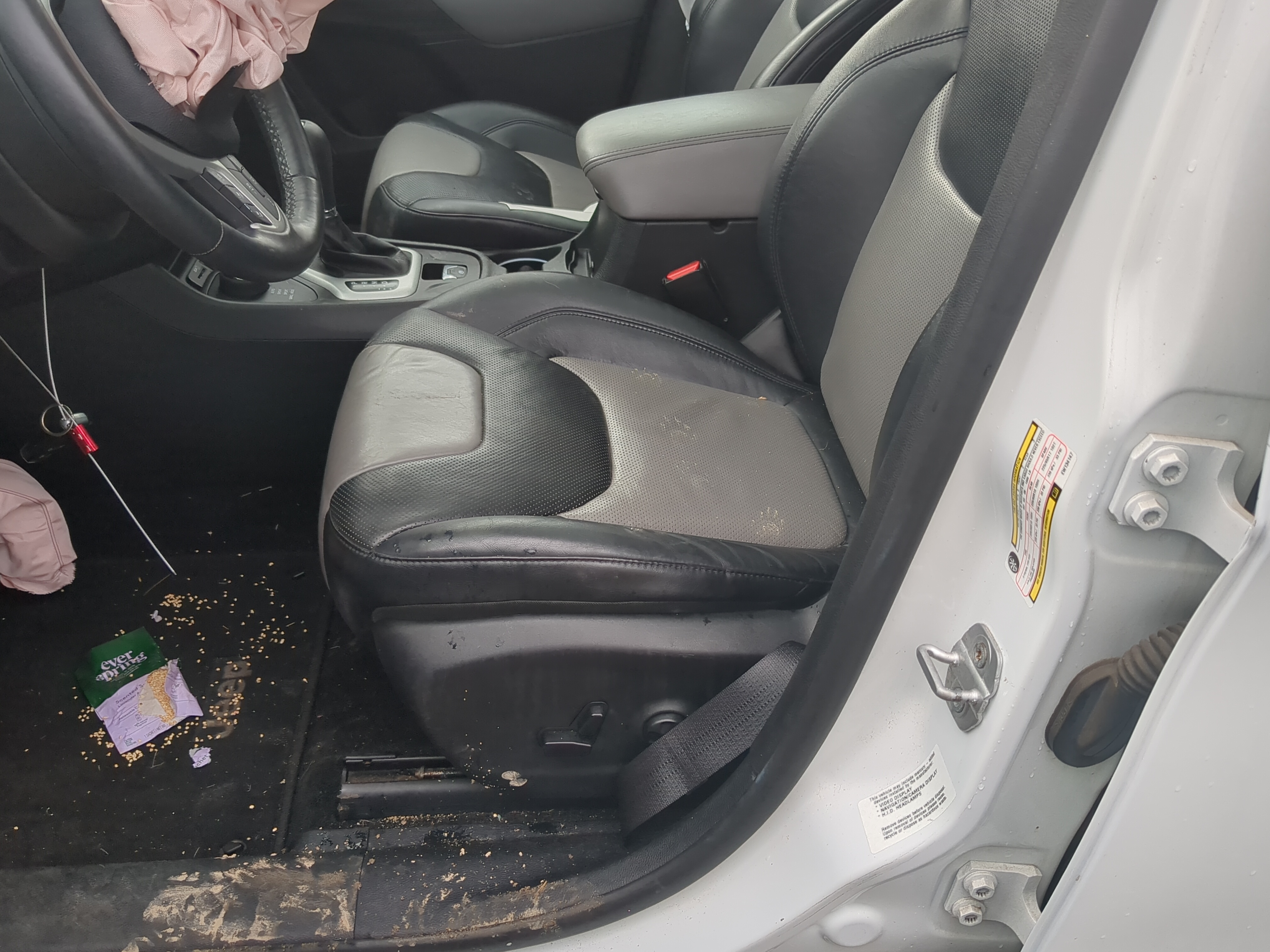 Picture of 2014-2014 Jeep Cherokee Driver Front Seat Oem 1171841