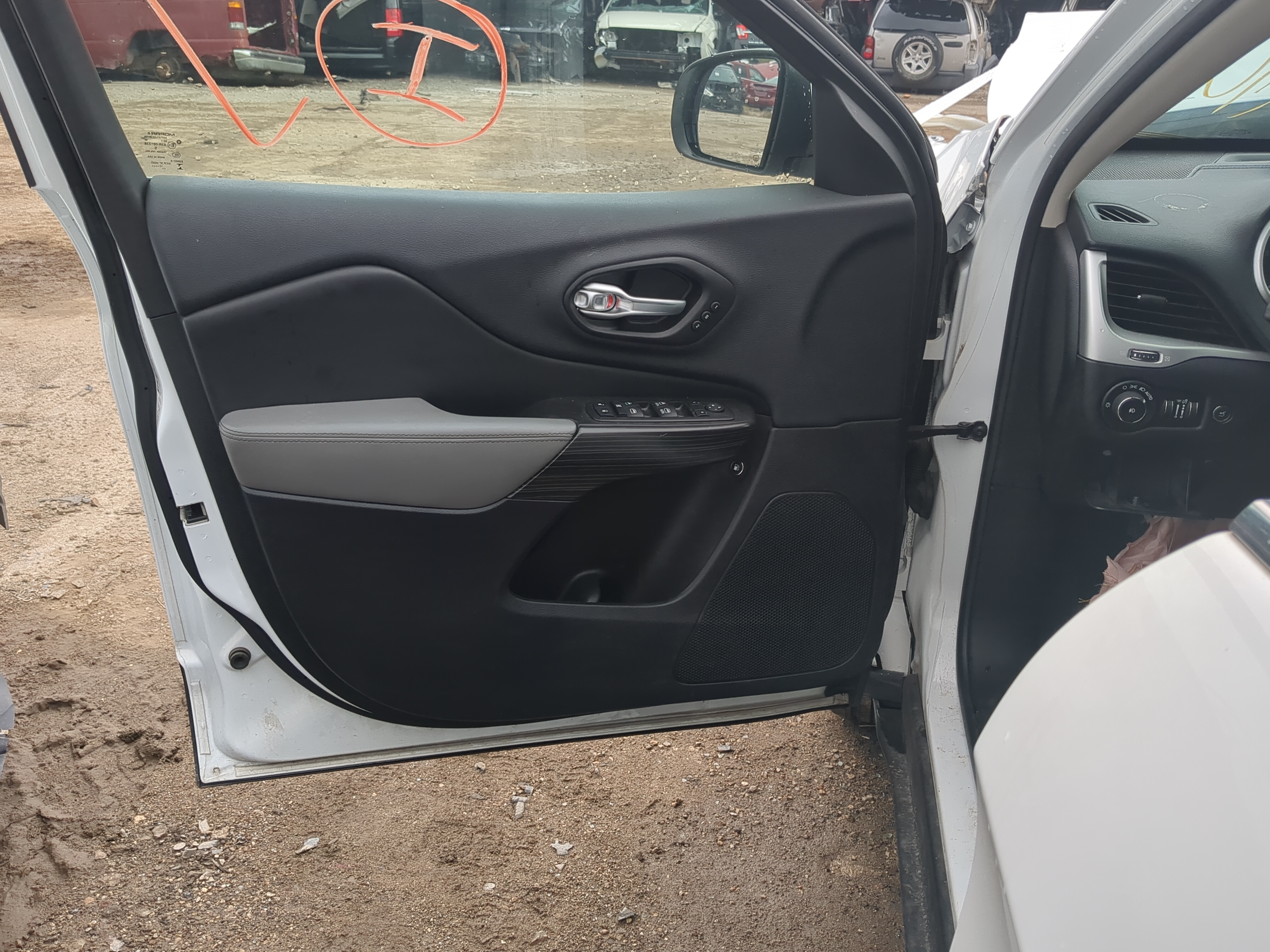 Picture of 2014 Jeep Cherokee Front Left Driver Interior Door Panel Trim 1171864