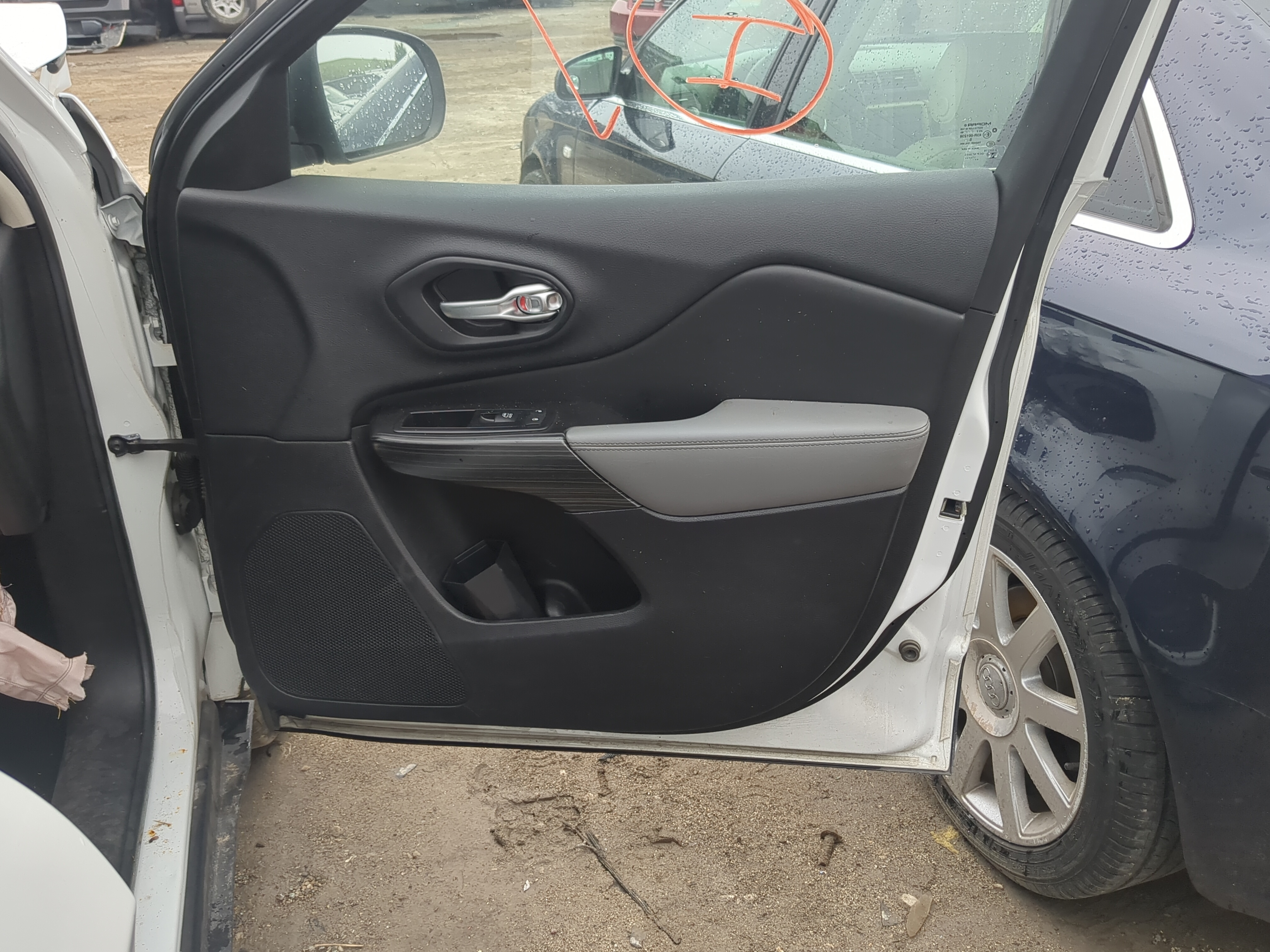 Picture of 2014 Jeep Cherokee Front Right Passenger Interior Door Panel Trim 1171868