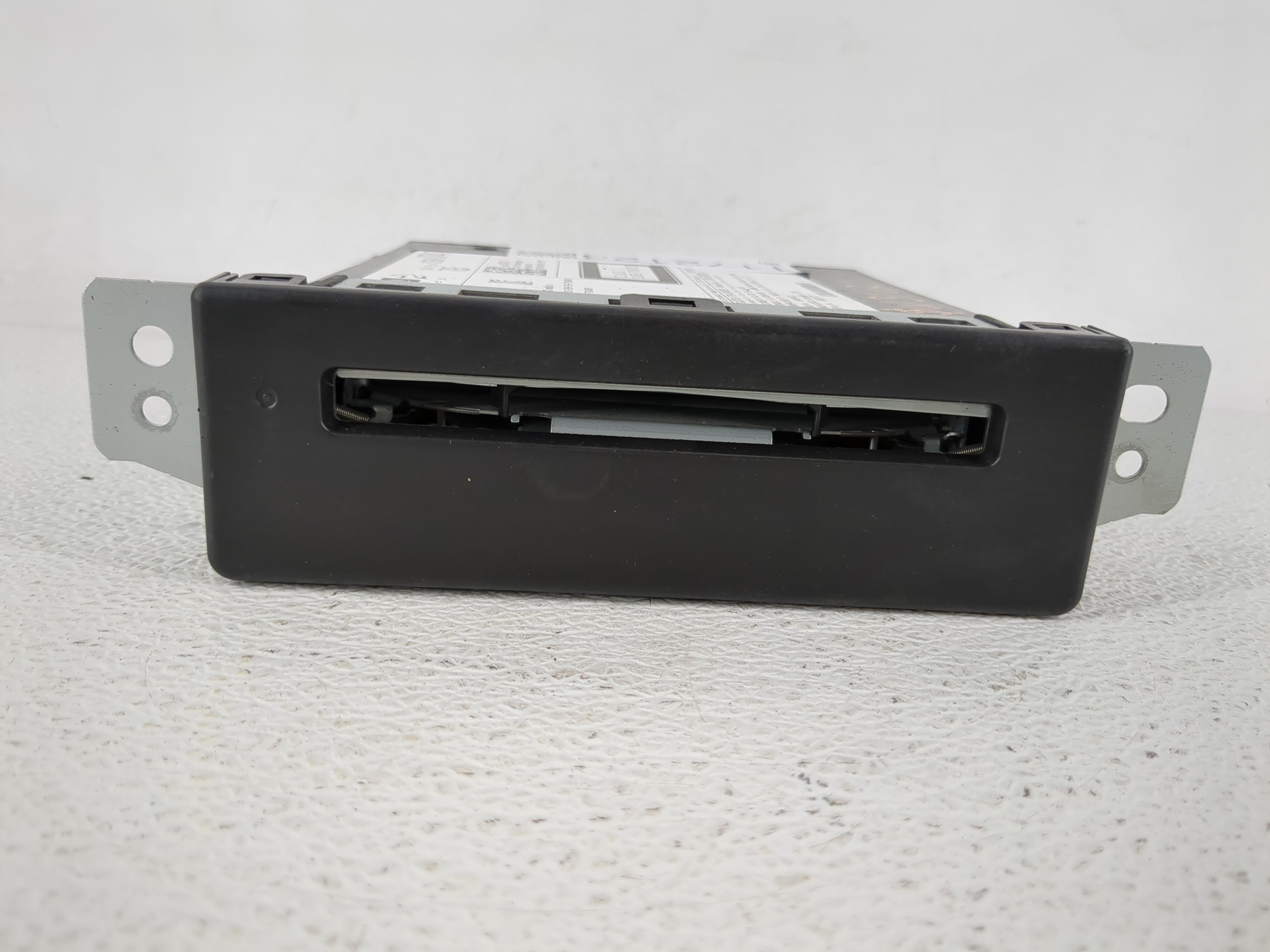 2015-2015 Chevrolet Silverado 2500 Am Fm Cd Player Radio Receiver 1172123 - Oemusedautoparts1.com
