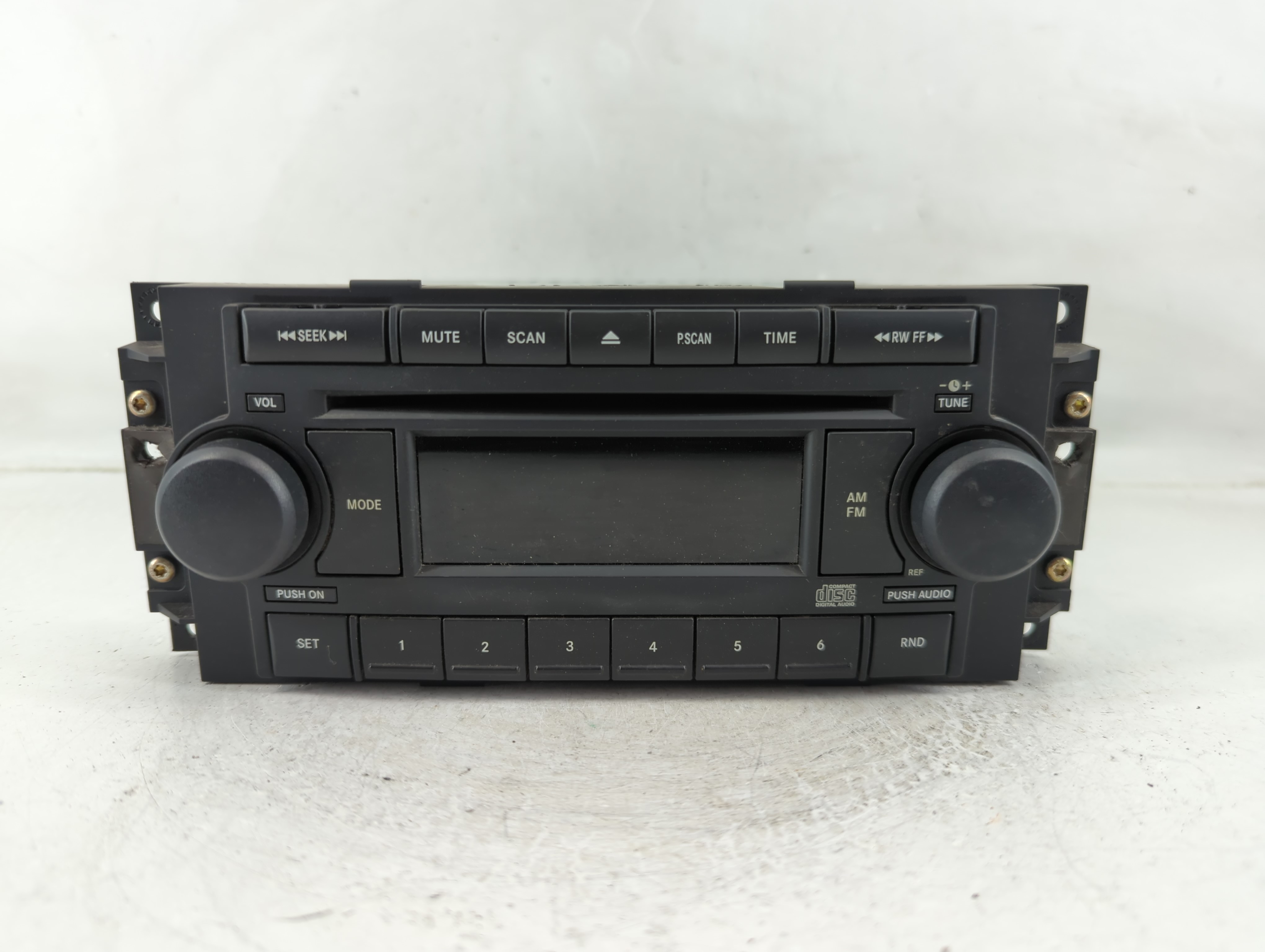 2005-2007 Jeep Grand Cherokee Am Fm Cd Player Radio Receiver 1172247 - Oemusedautoparts1.com