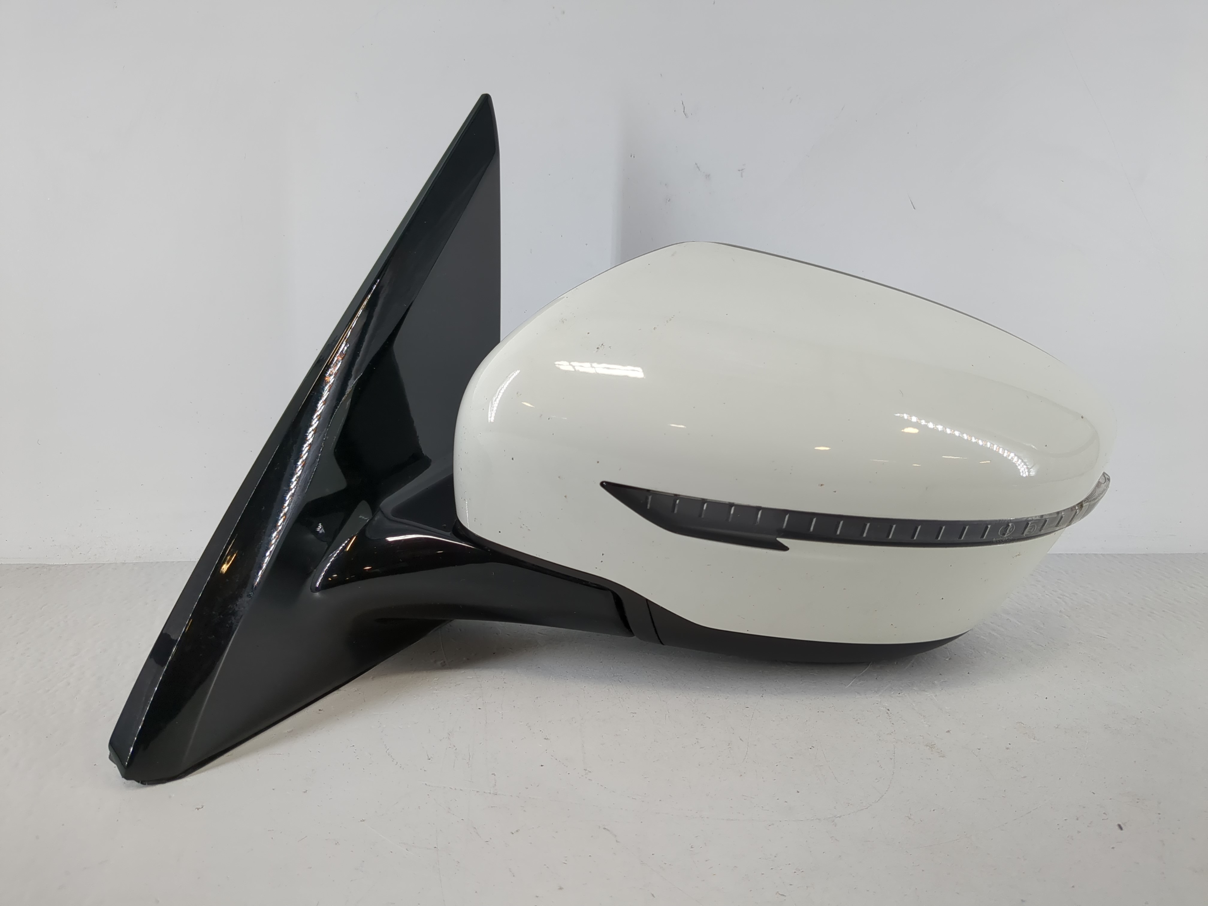 Picture of 2018-2020 Nissan Pathfinder Driver Left Side View Power Door Mirror 1172375
