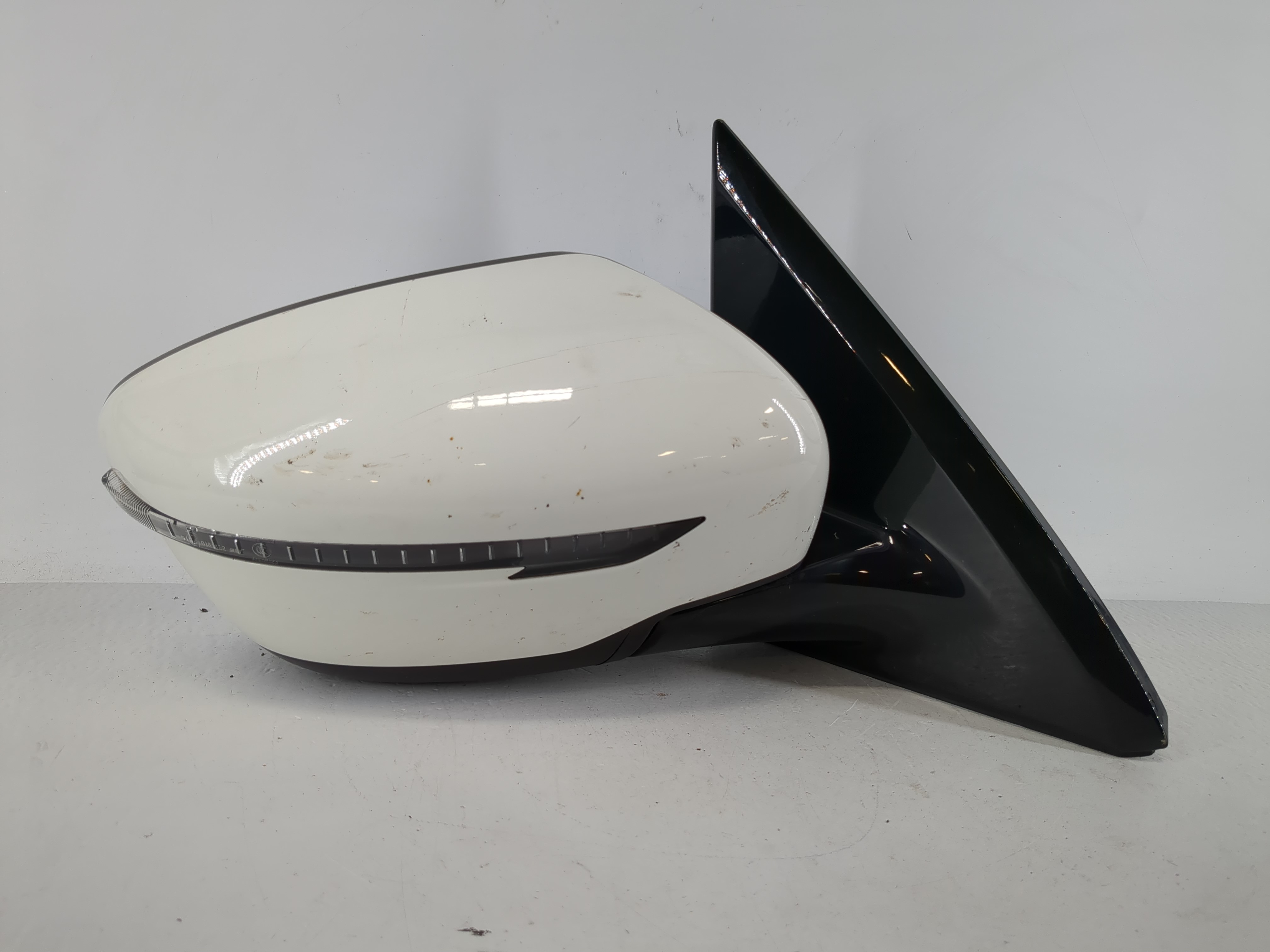 Picture of 2018-2020 Nissan Pathfinder Passenger Right Side View Power Door Mirror 1172479