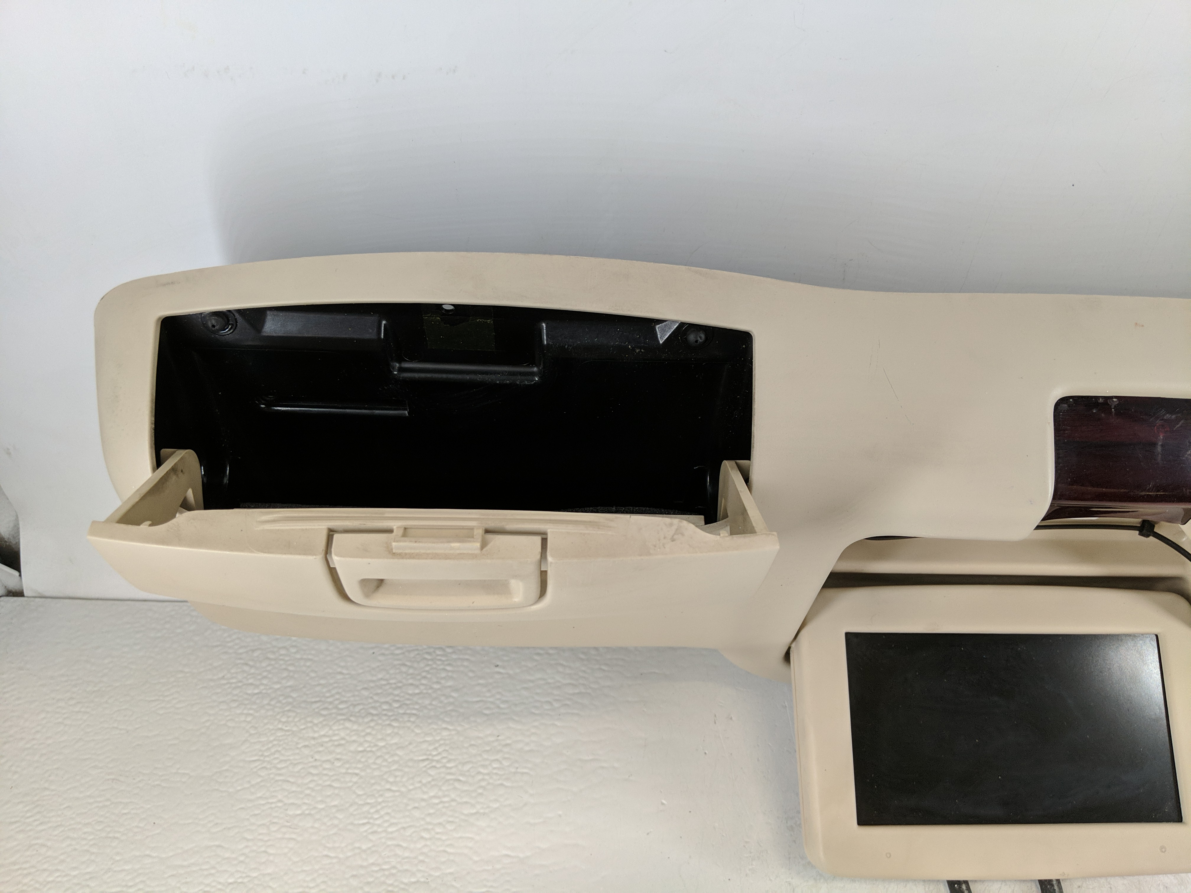2007-2014 Chevrolet Suburban 1500 Information Display Screen 1172620 - Oemusedautoparts1.com