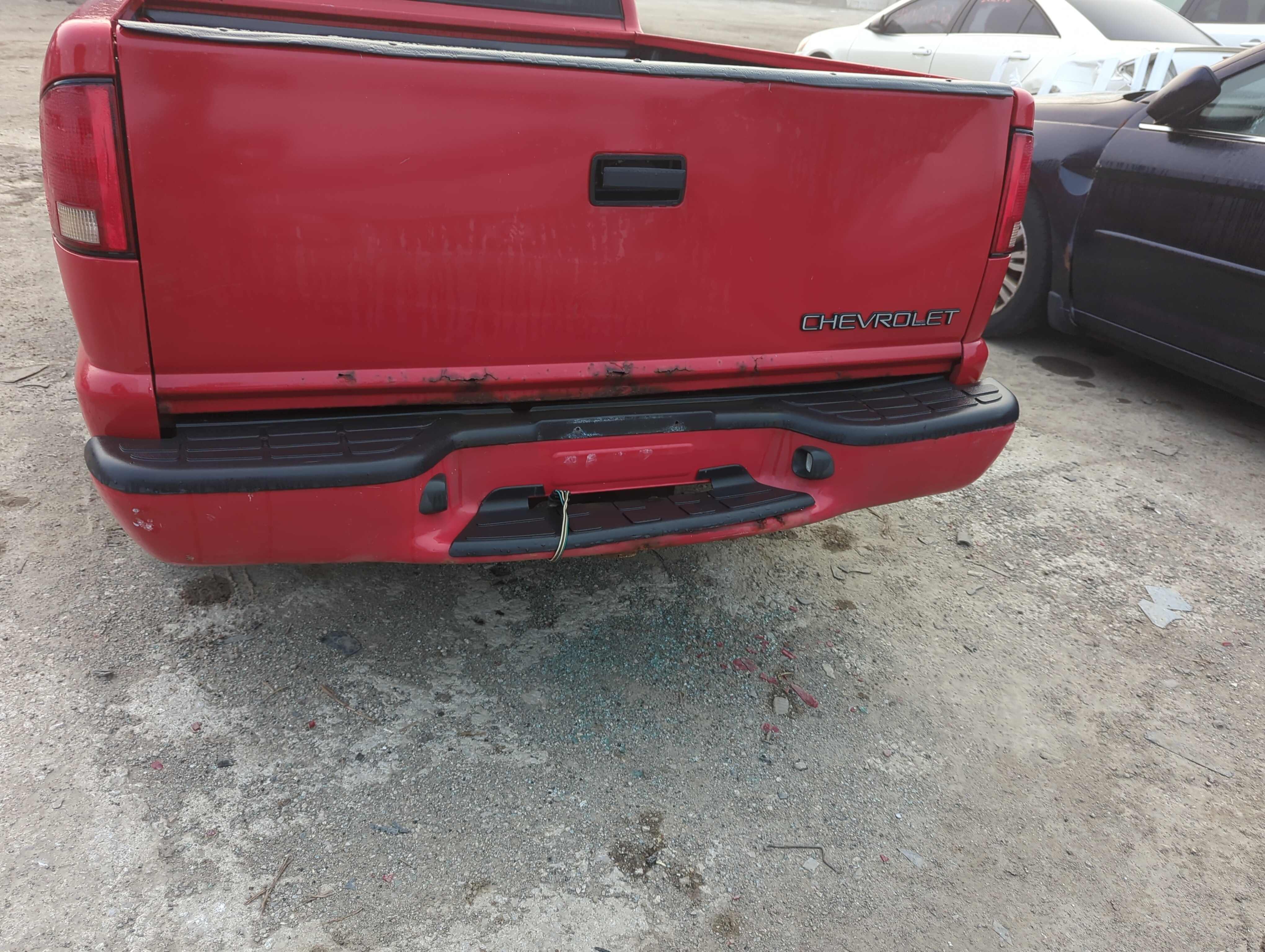 Chevrolet S10 Rear Bumper Assembly Oem 1172678 - Oemusedautoparts1.com