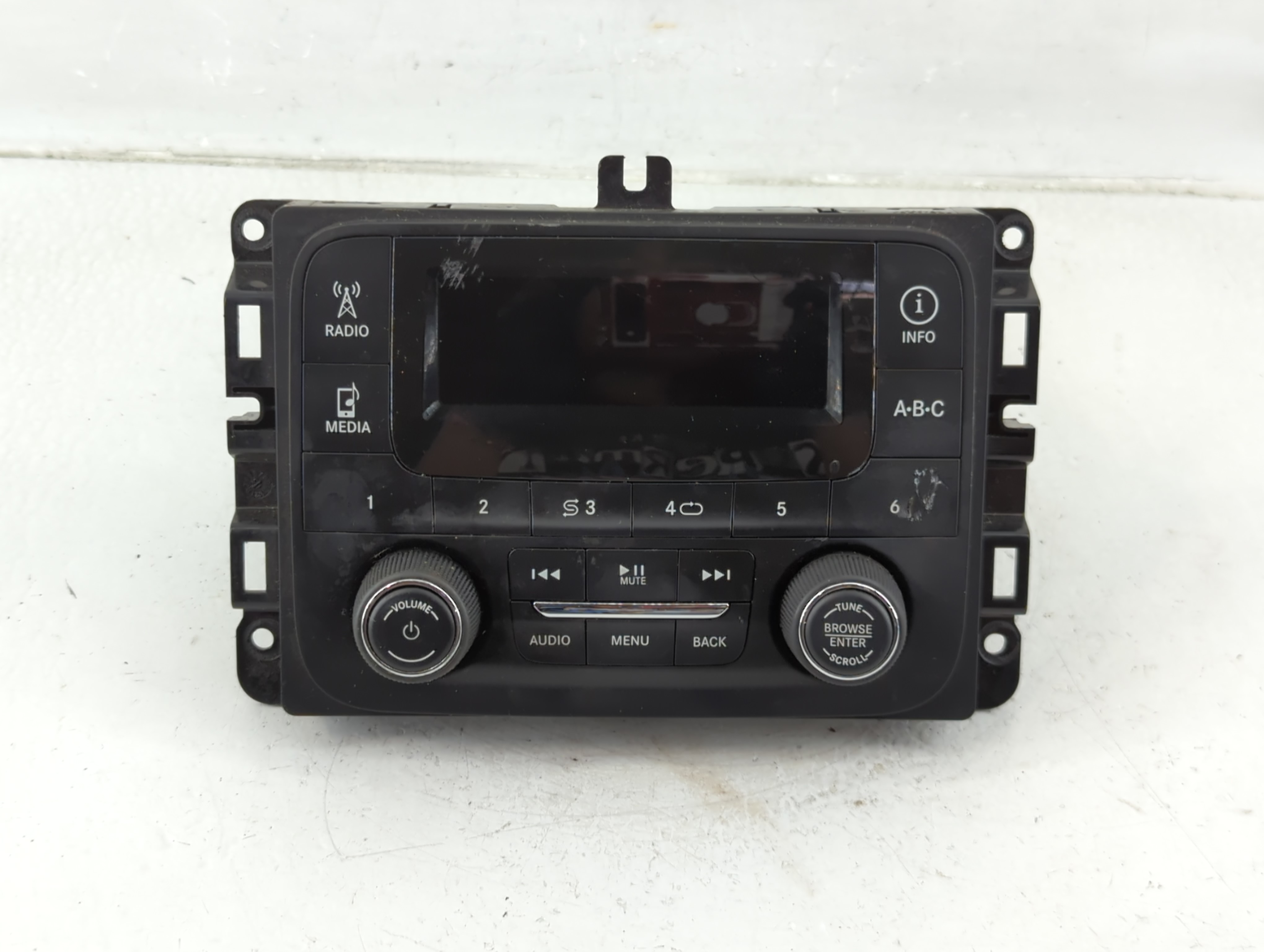 Dodge Ram 1500 Am Fm Cd Player Radio Receiver 1172900 - Oemusedautoparts1.com