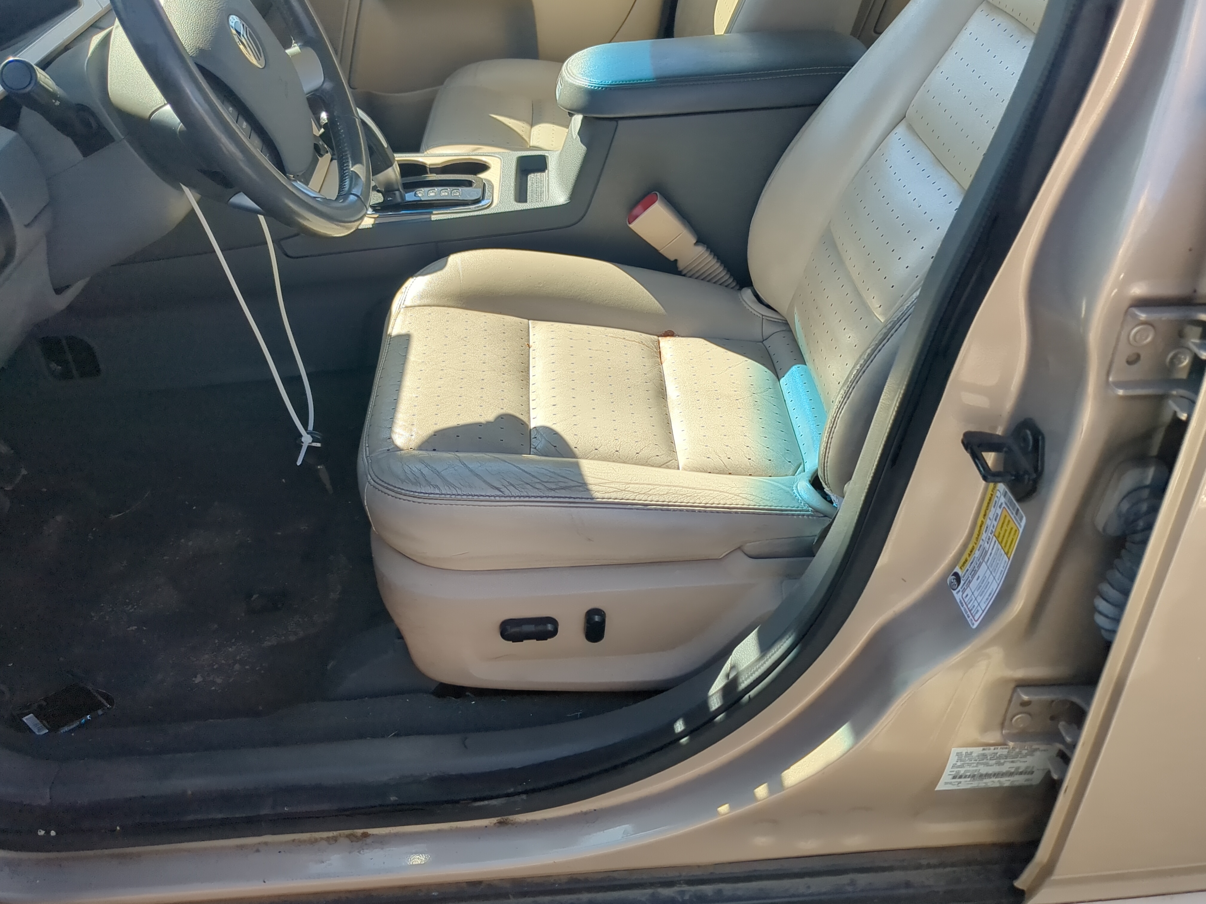Picture of 2008-2009 Mercury Sable Driver Front Seat Oem 1173151