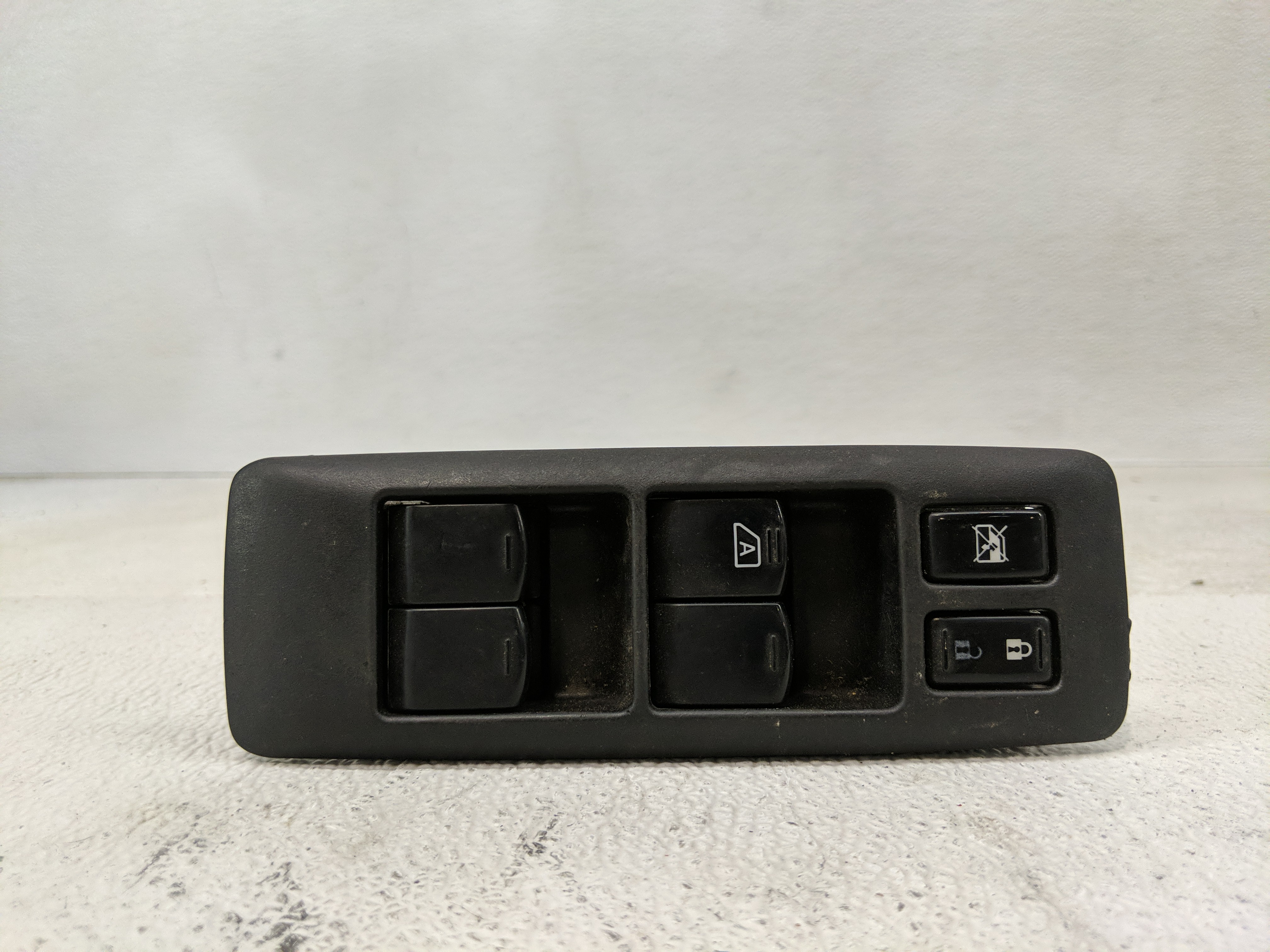 Picture of 2008-2010 Nissan Rogue Driver Left Door Master Power Window Switch 1173204