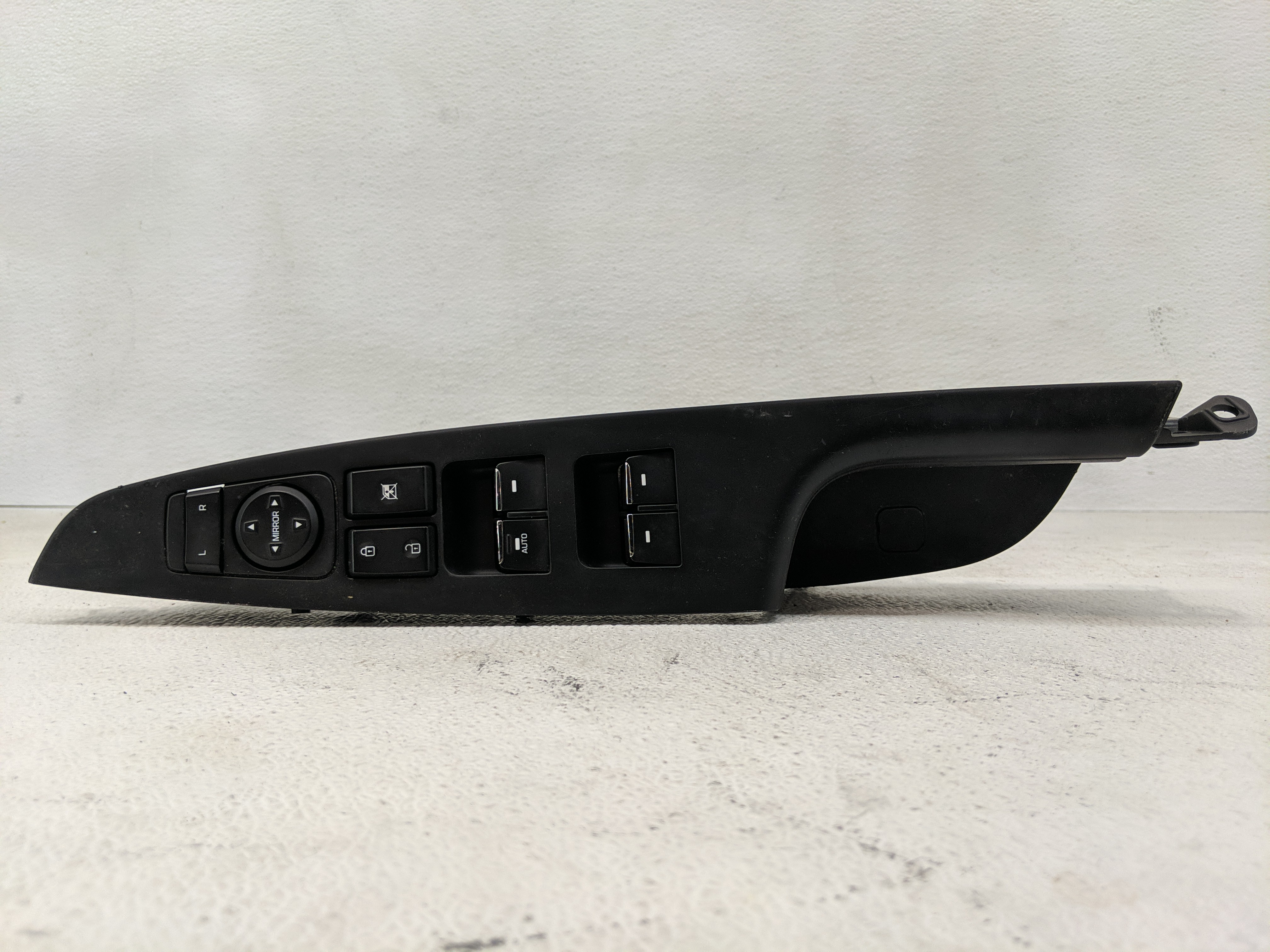 Picture of 2016-2021 Hyundai Tucson Driver Left Door Master Power Window Switch 1173207