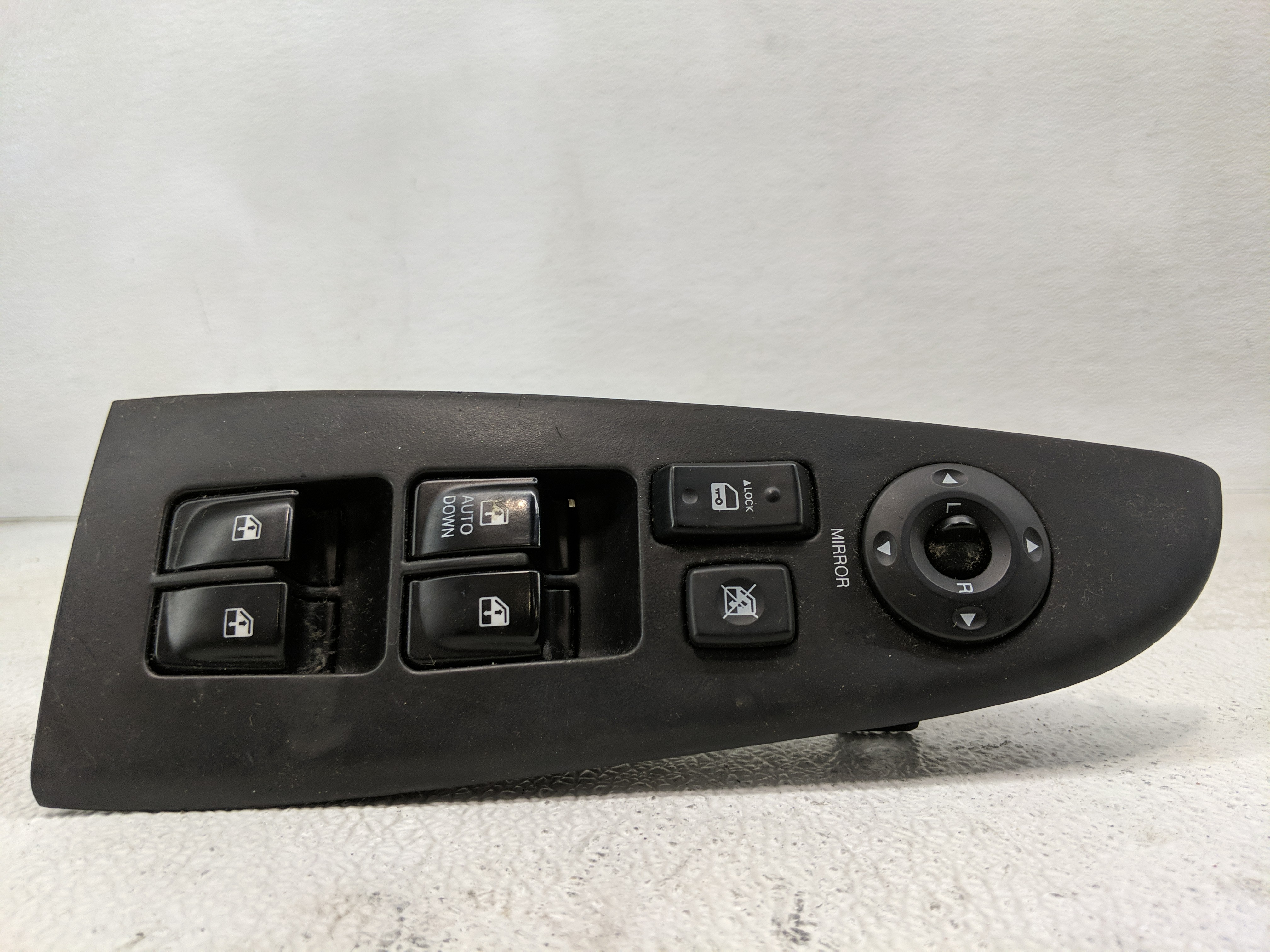 Picture of 2007-2010 Hyundai Elantra Driver Left Door Master Power Window Switch 1173264