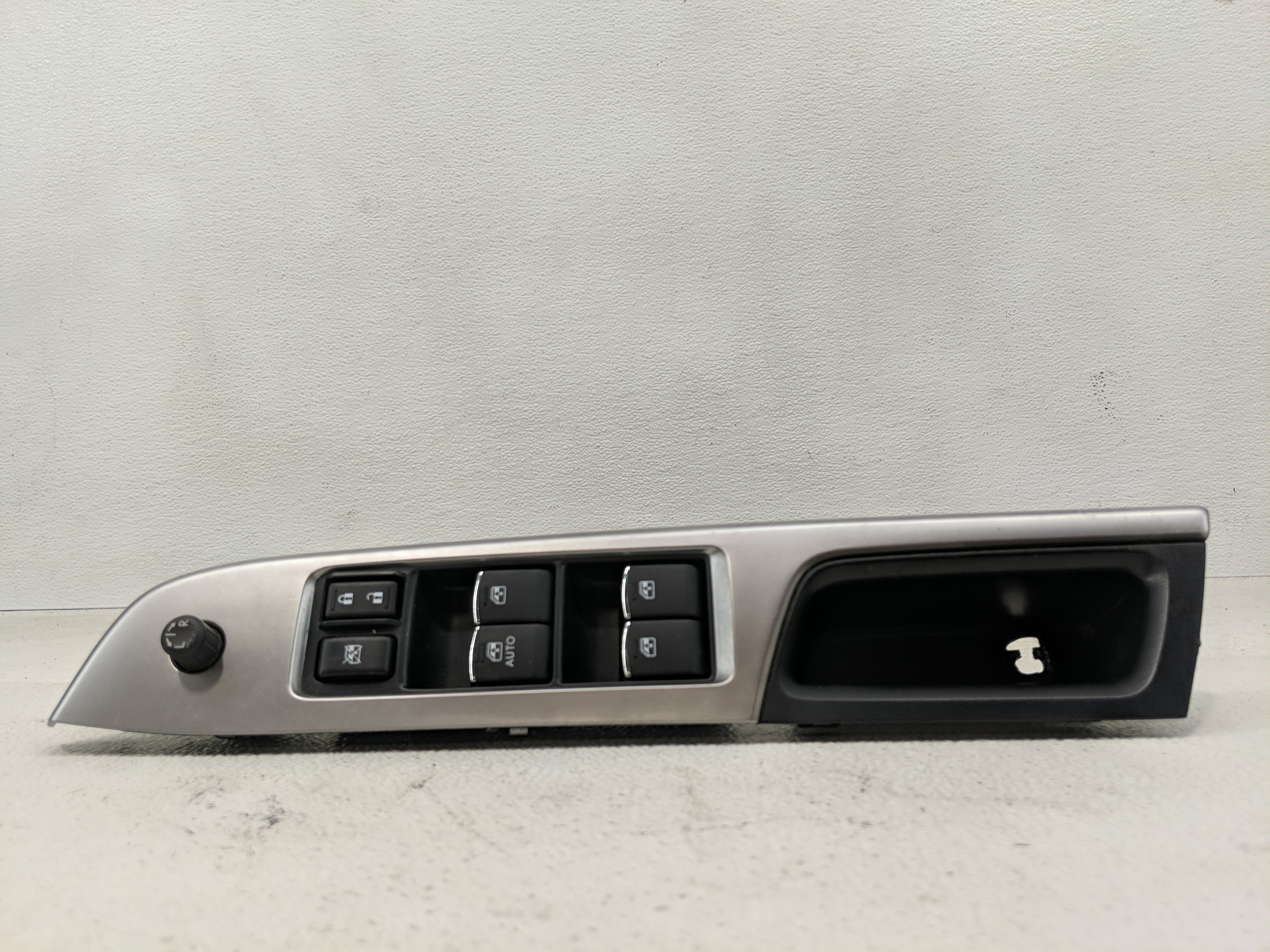 Picture of Subaru Xv Driver Left Door Master Power Window Switch 83071fj110 1173268