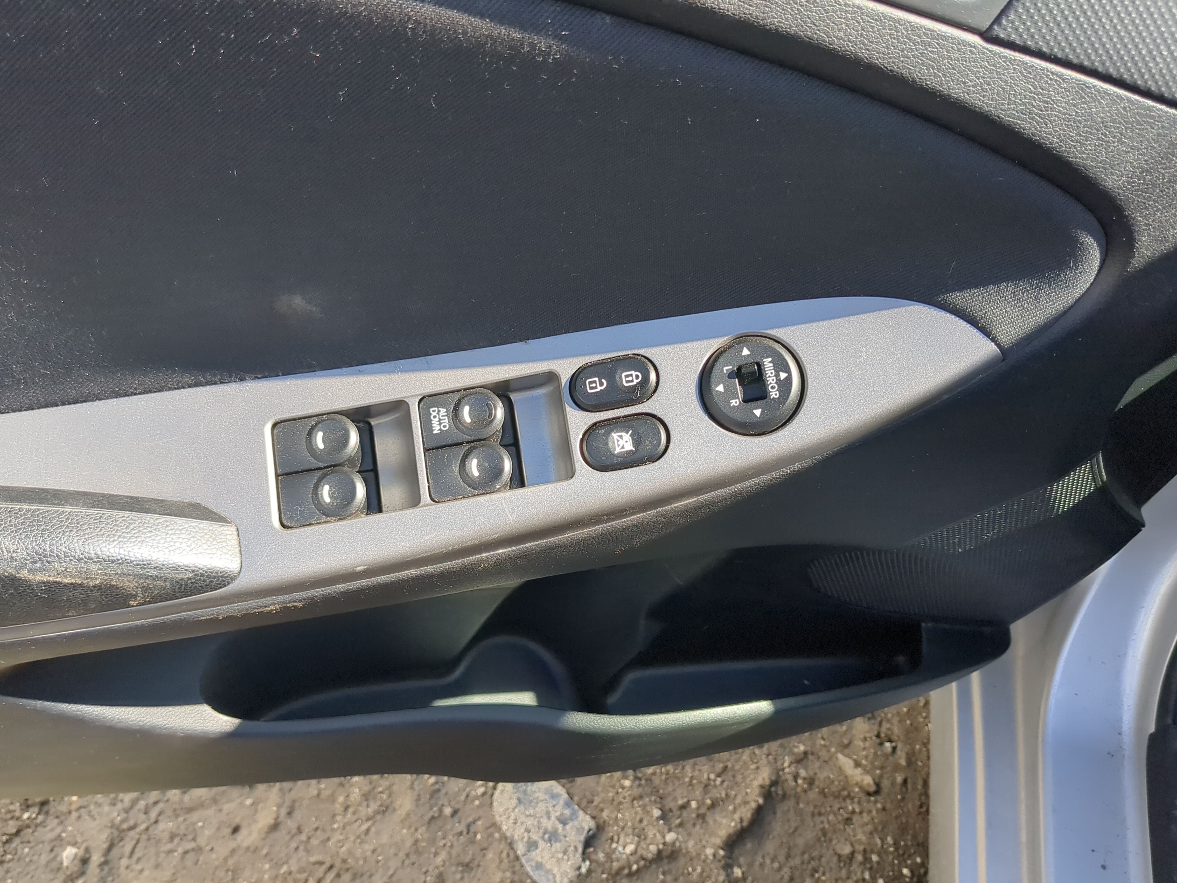 Picture of 2014-2017 Hyundai Accent Driver Left Door Master Power Window Switch 1173355