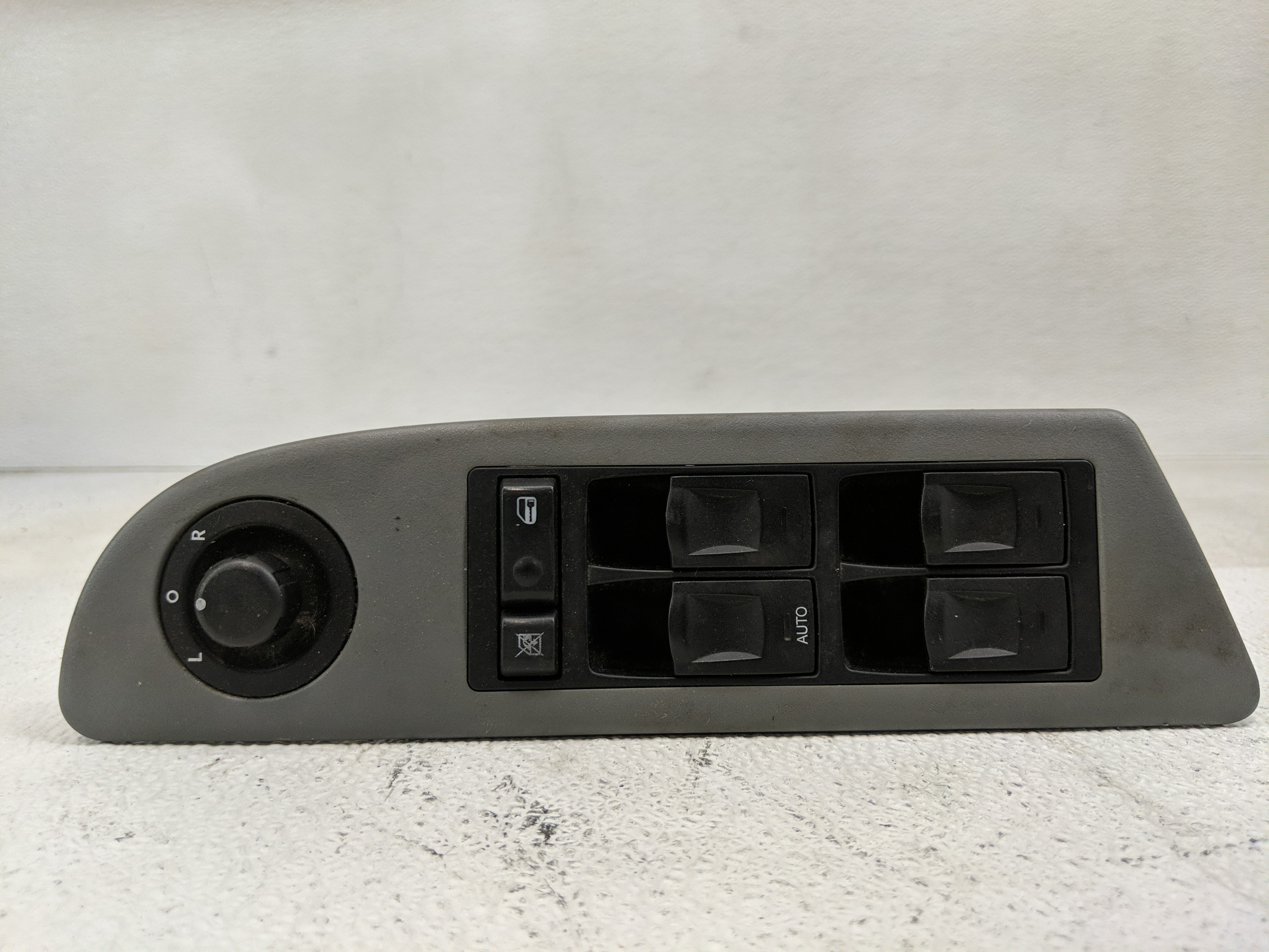Picture of 2004-2005 Dodge Durango Driver Left Door Master Power Window Switch 1173445