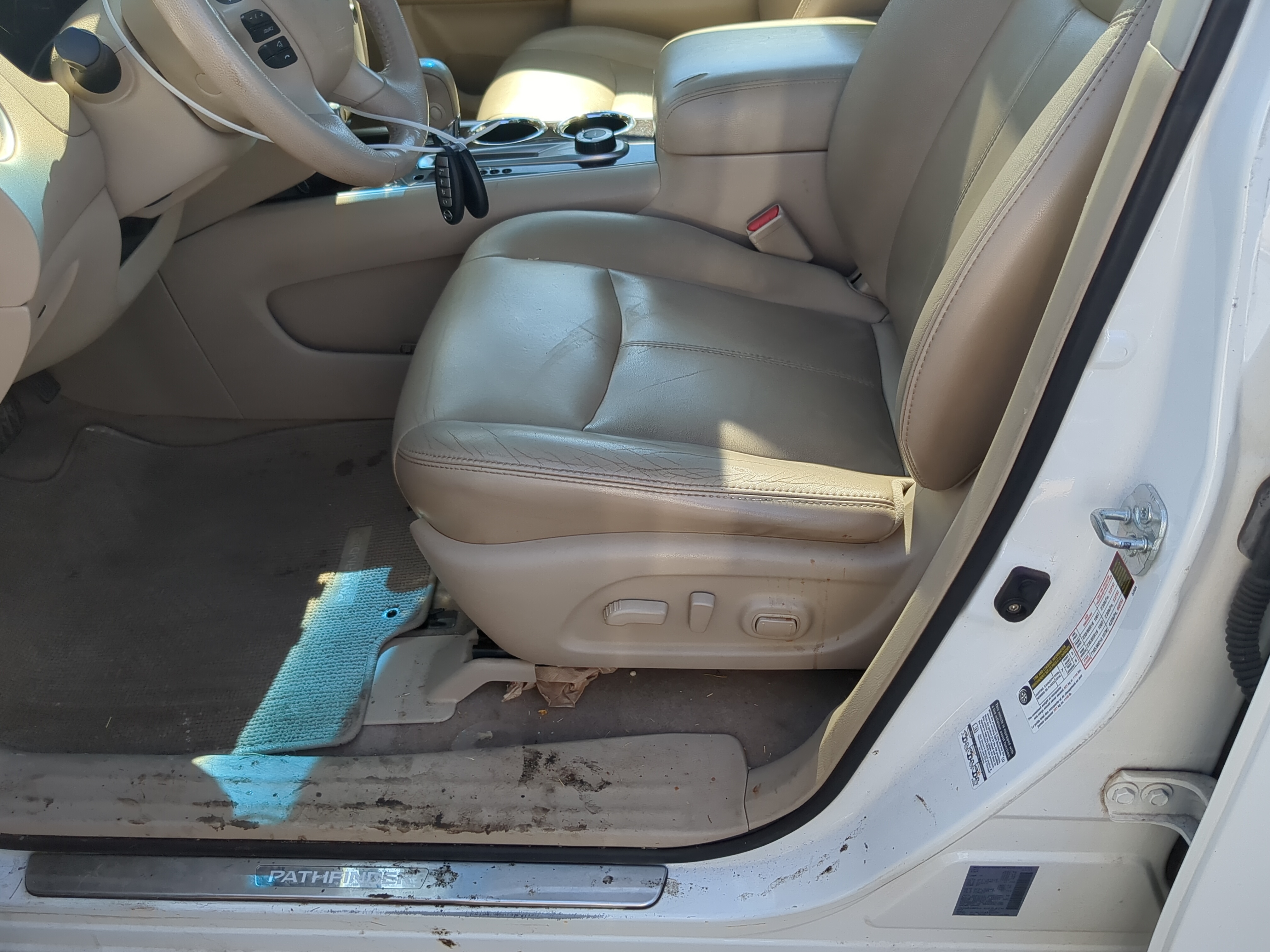 Picture of 2013-2013 Nissan Pathfinder Driver Front Seat Oem 1173600