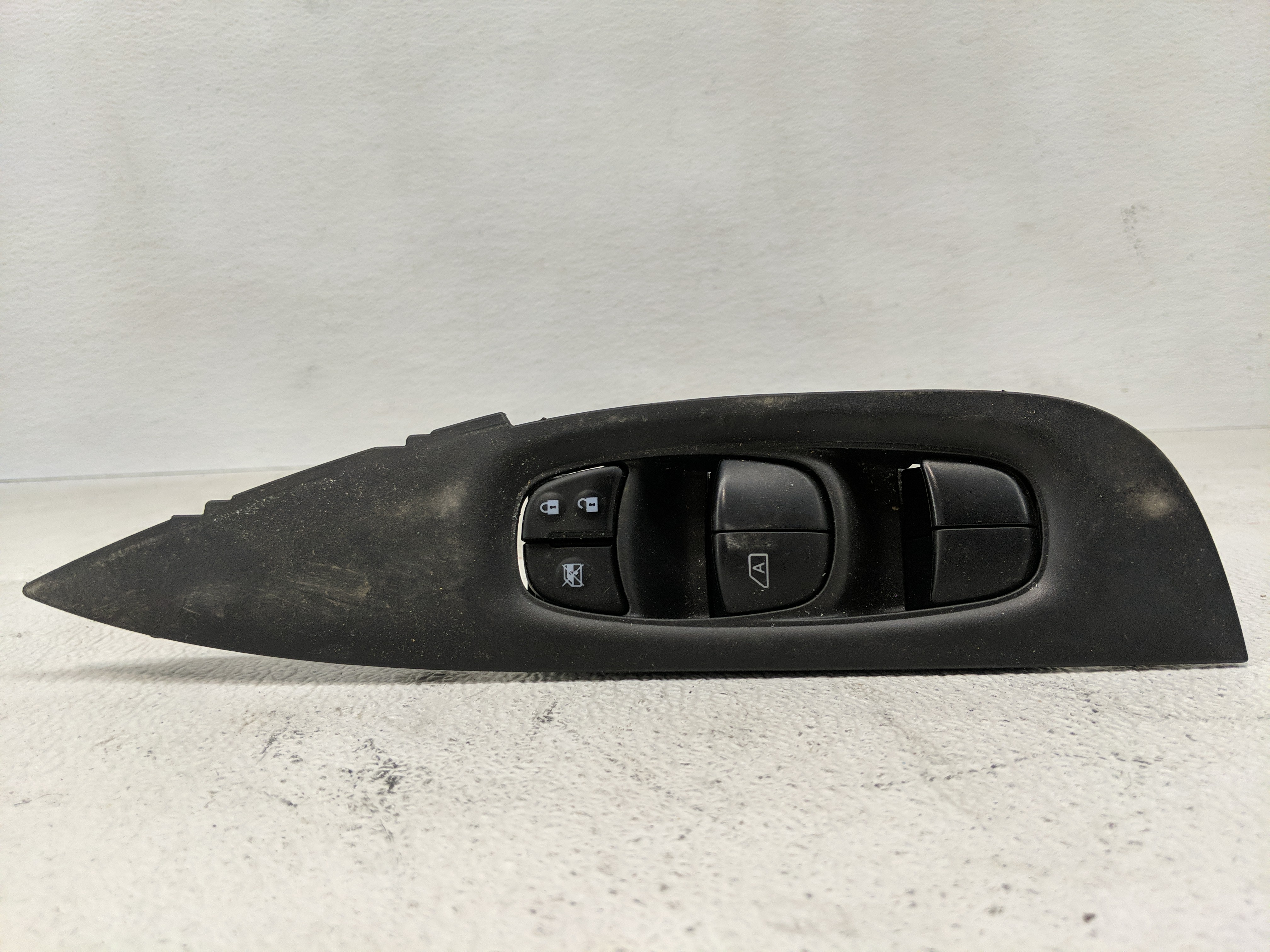 Picture of 2014-2020 Nissan Rogue Driver Left Door Master Power Window Switch 1173955