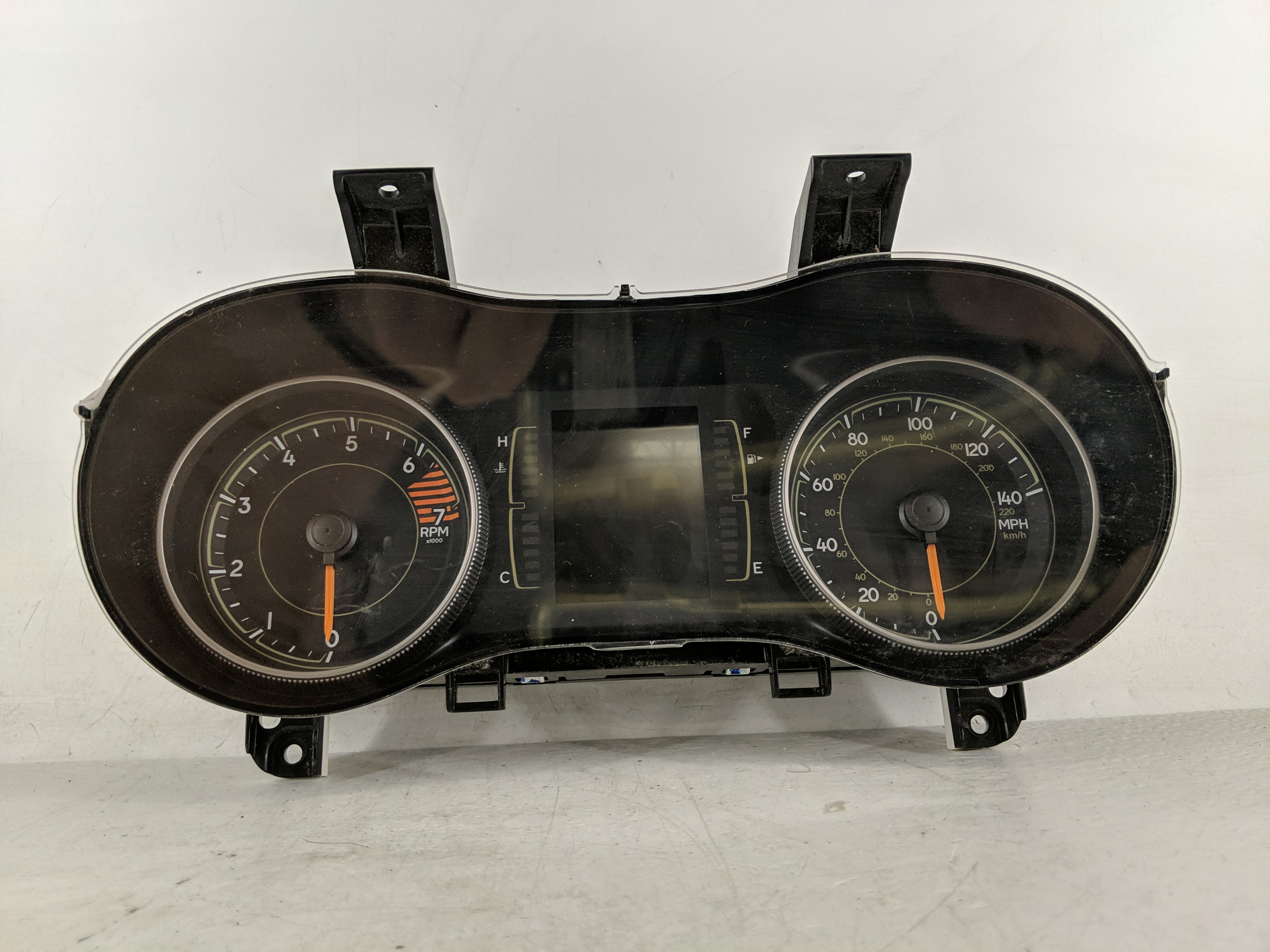 2016-2016 Jeep Cherokee Speedometer Instrument Cluster Gauges 1174030 - Oemusedautoparts1.com
