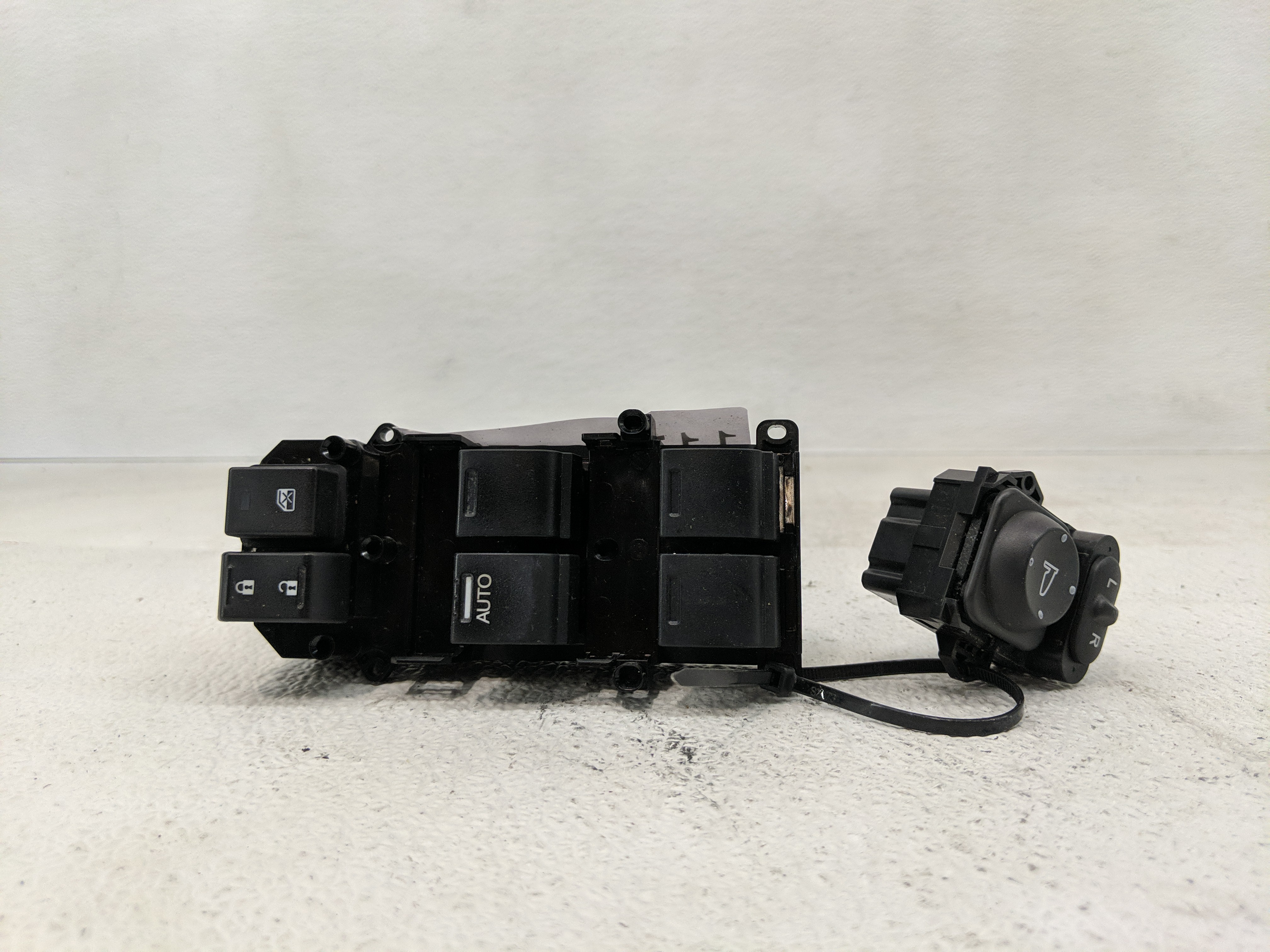 Picture of 2016-2022 Honda Hr-v Driver Left Door Master Power Window Switch 1174037