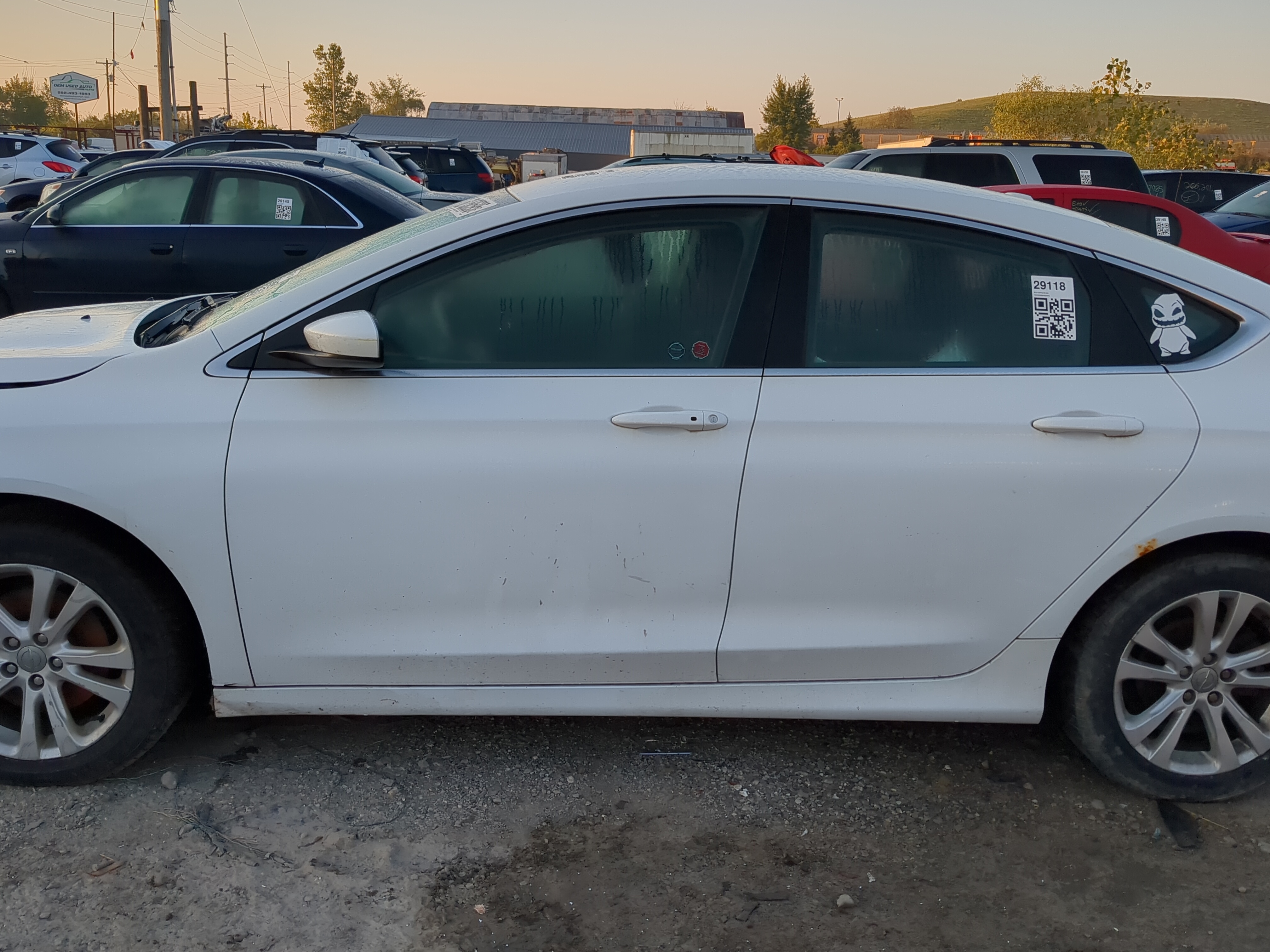 2015-2017 Chrysler 200 Driver Front Door Oem 1174104 - Oemusedautoparts1.com