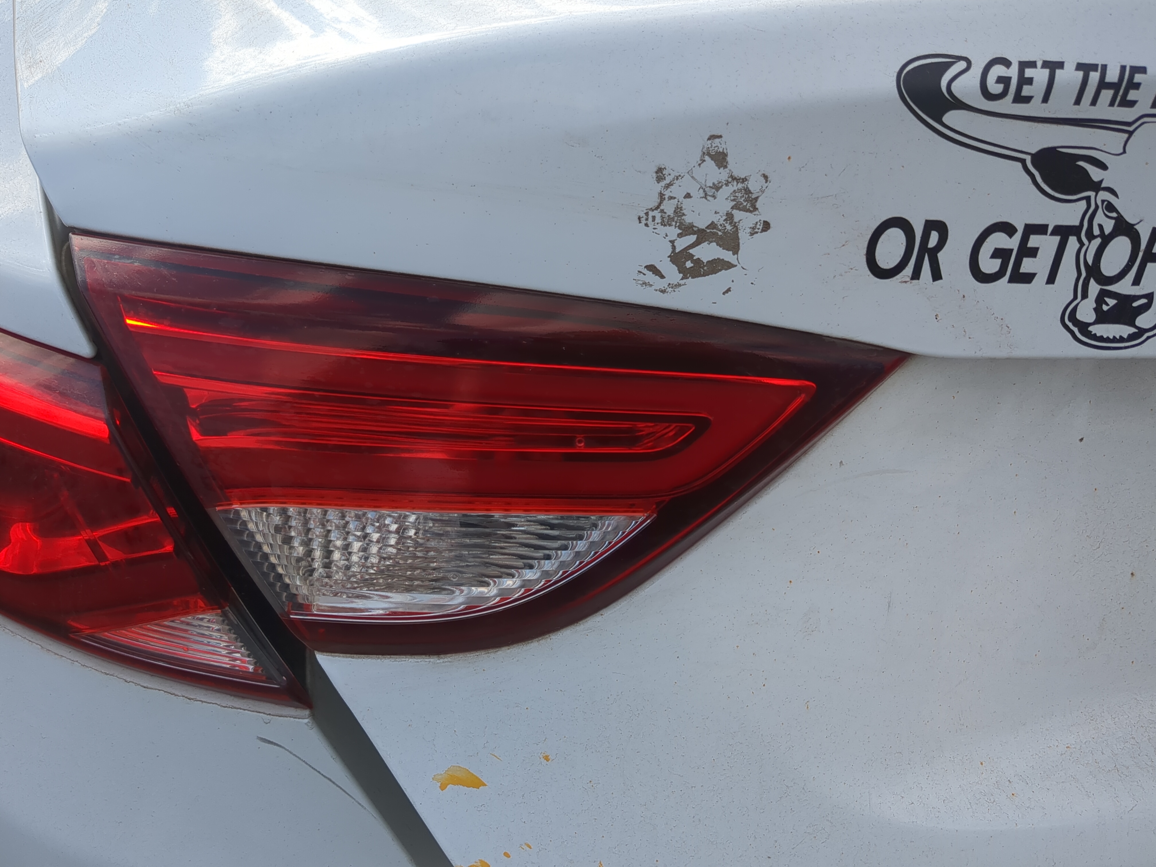 Picture of 2015 Chrysler 200 Driver Left Side Tail Light Taillight Deck Lid Mounted 1174118