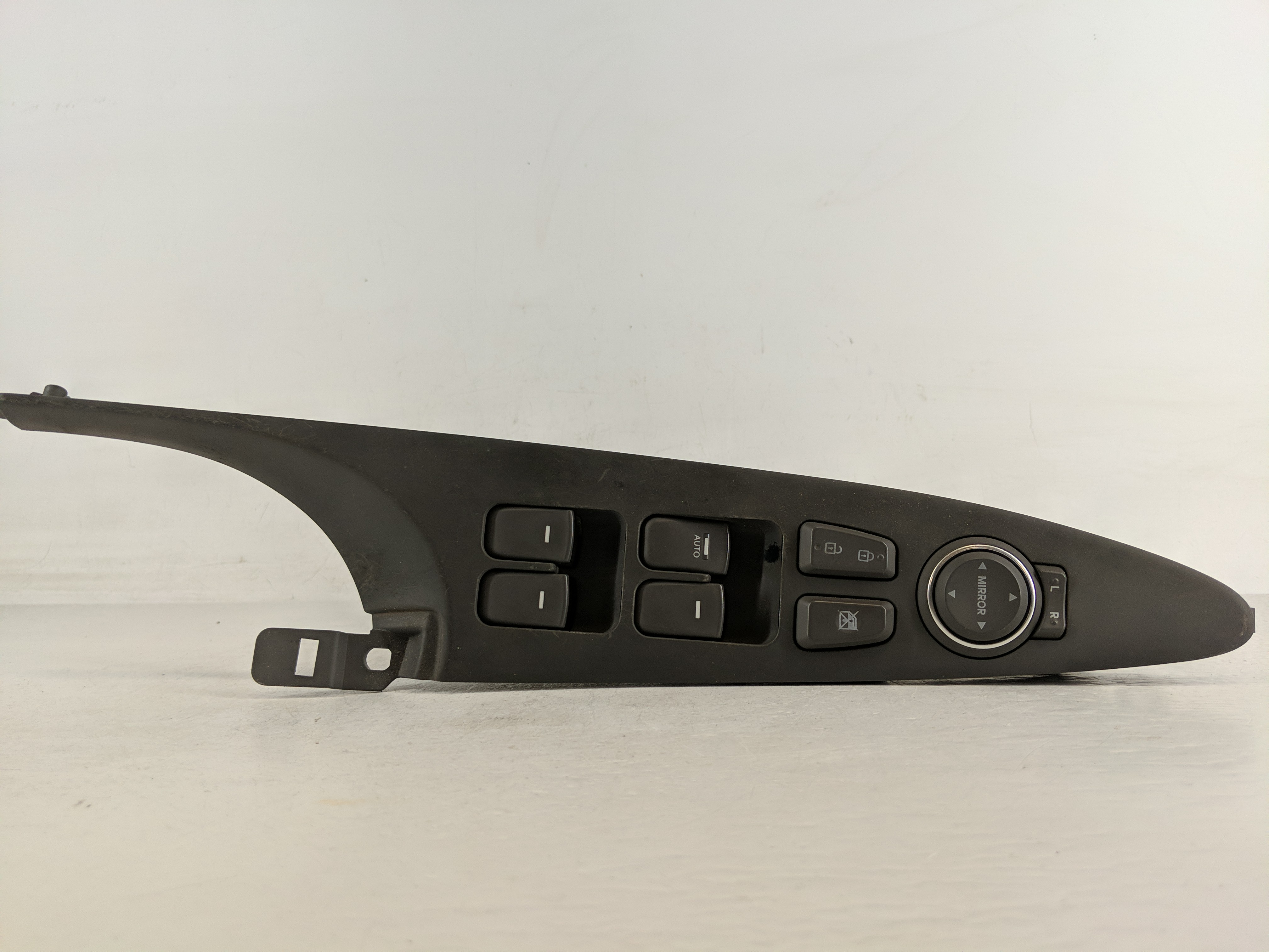 Picture of 2011-2015 Hyundai Sonata Driver Left Door Master Power Window Switch 1174256