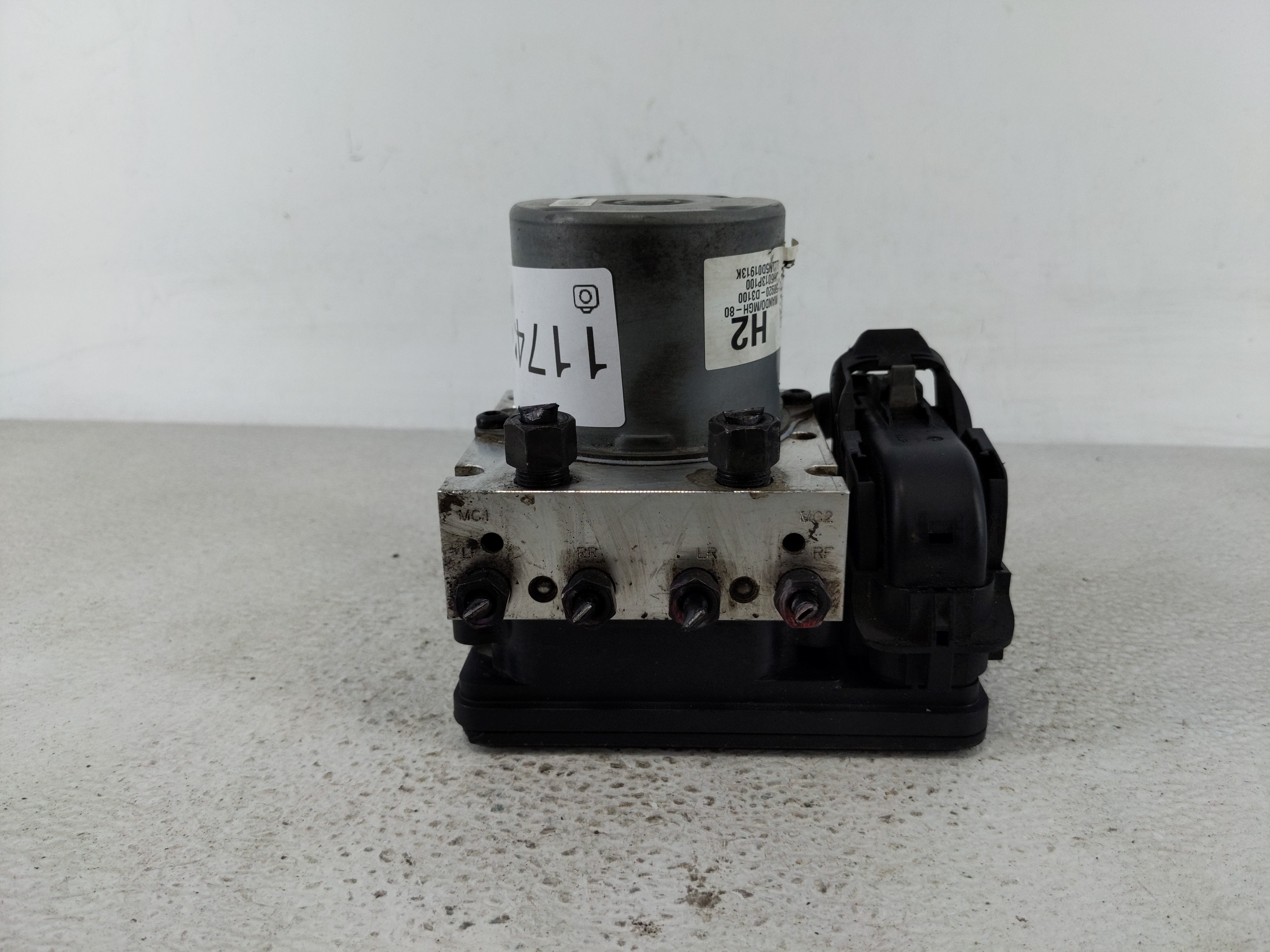 2016-2018 Hyundai Tucson Abs Pump Control Module 1174305 - Oemusedautoparts1.com