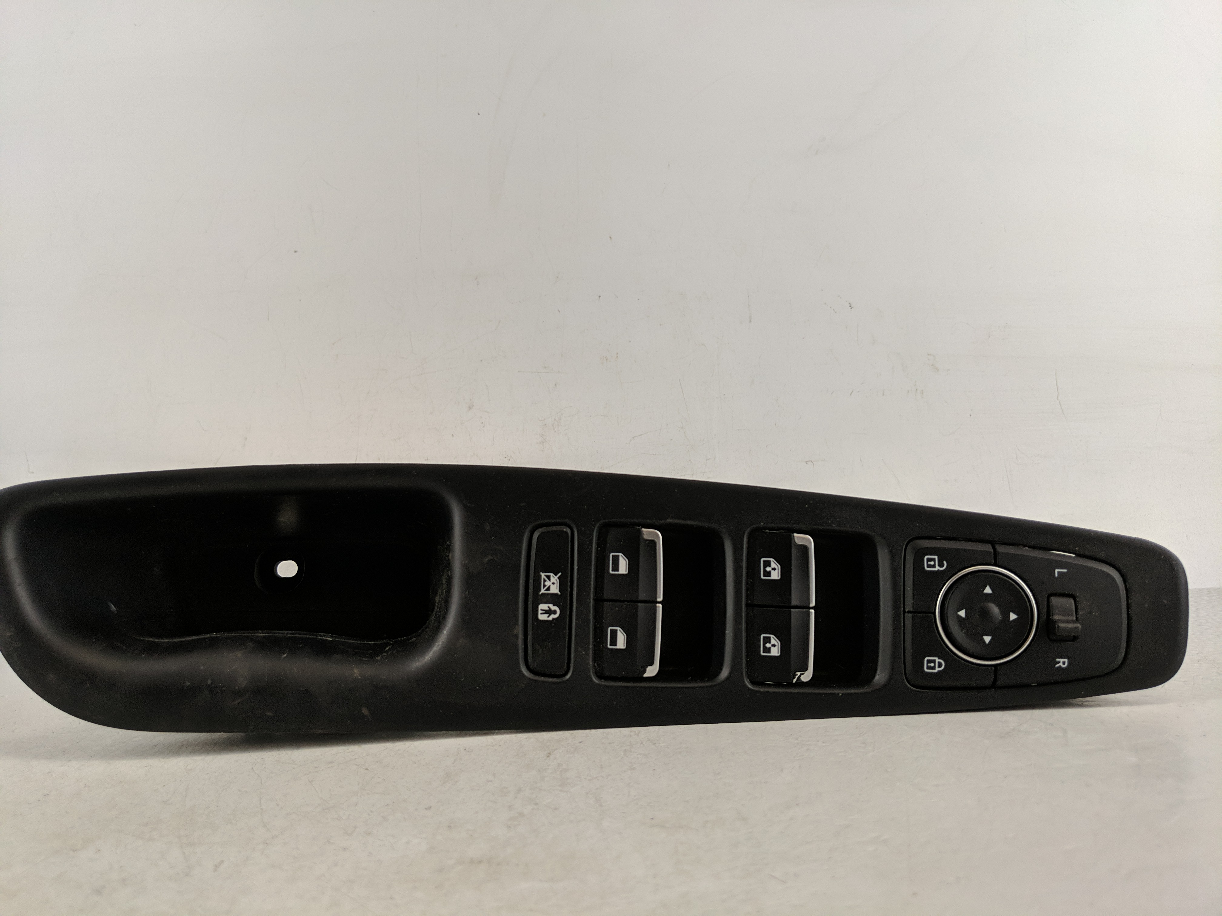 Picture of 2019-2020 Hyundai Santa Fe Driver Left Door Master Power Window Switch 1174320