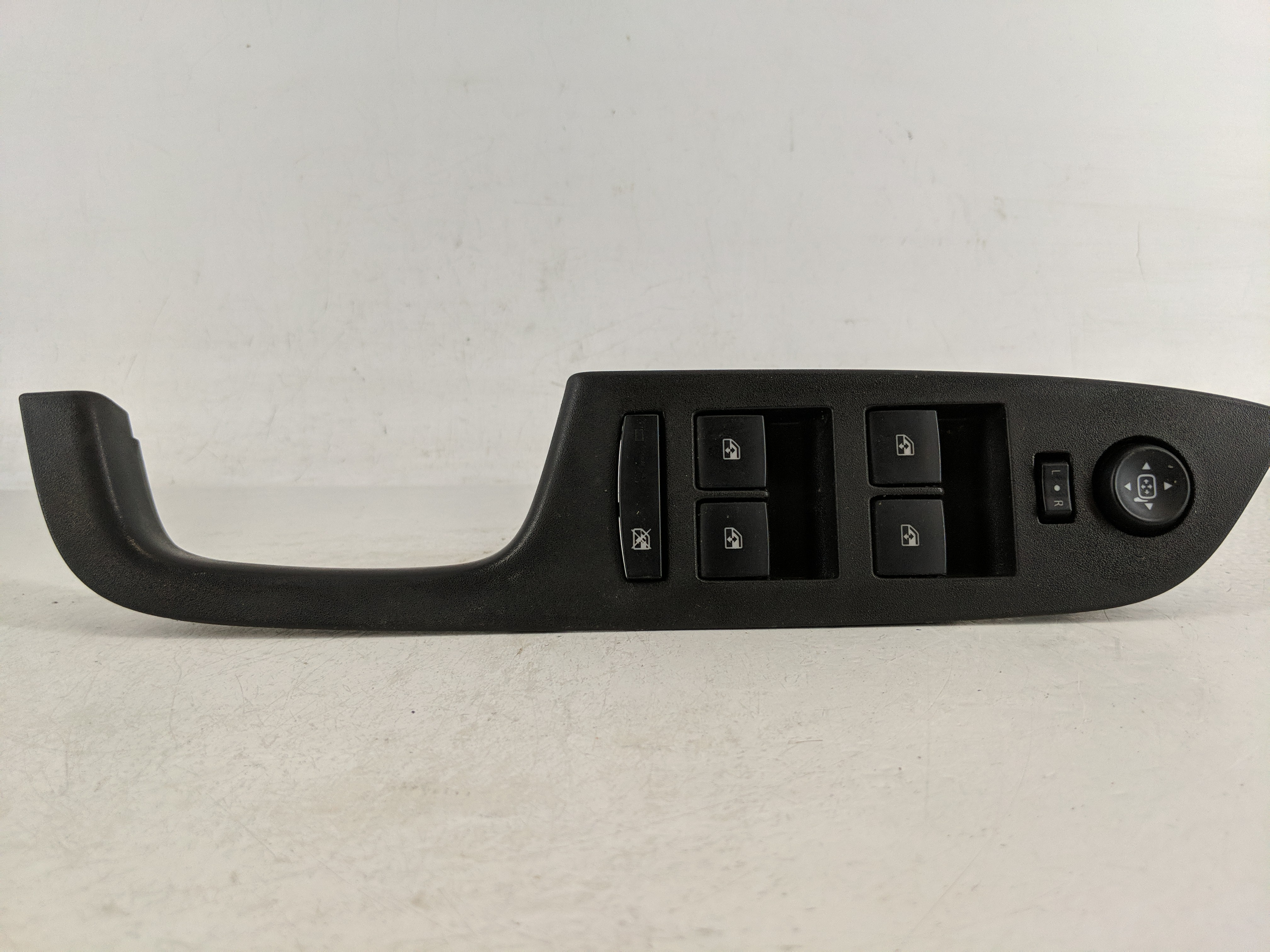 2010-2017 Chevrolet Equinox Driver Left Door Master Power Window Switch 1174333 - Oemusedautoparts1.com