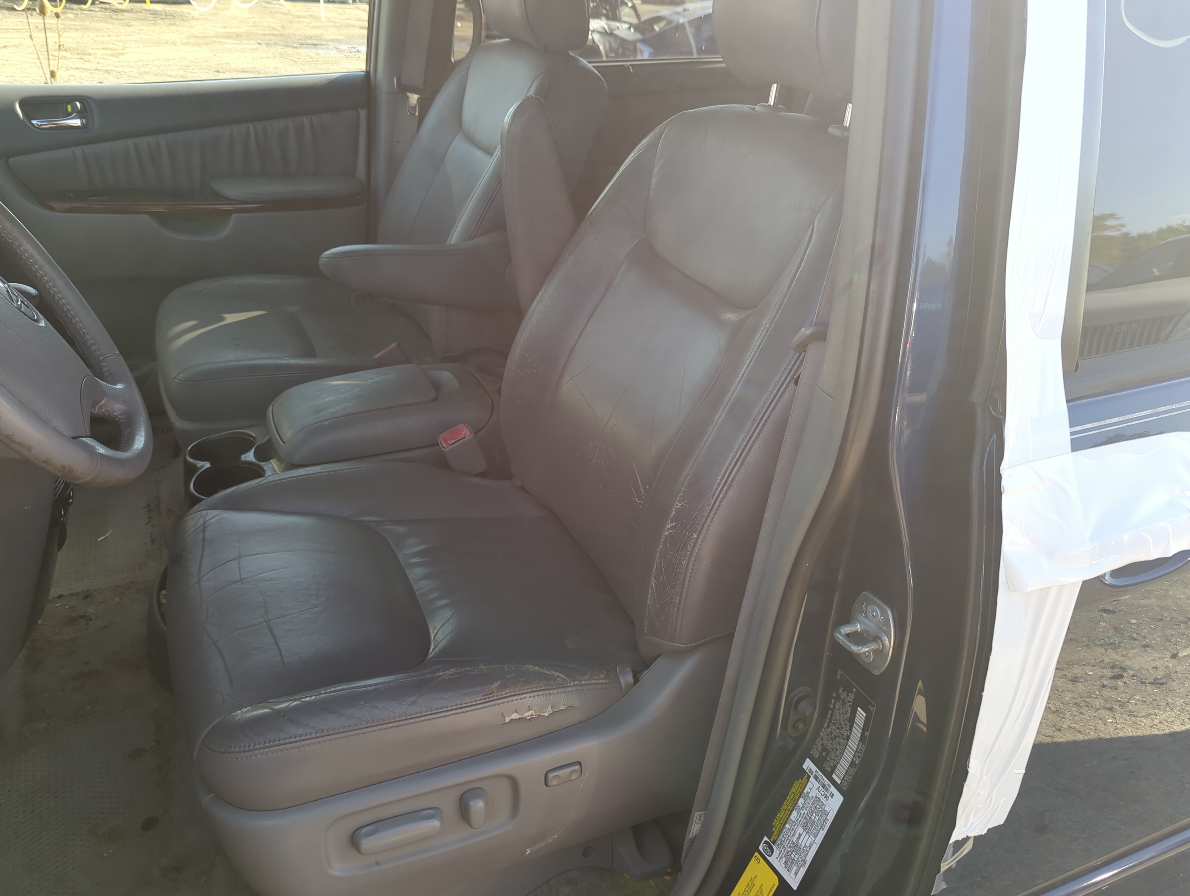 Picture of 2005-2005 Toyota Sienna Driver Front Seat Oem 1174558