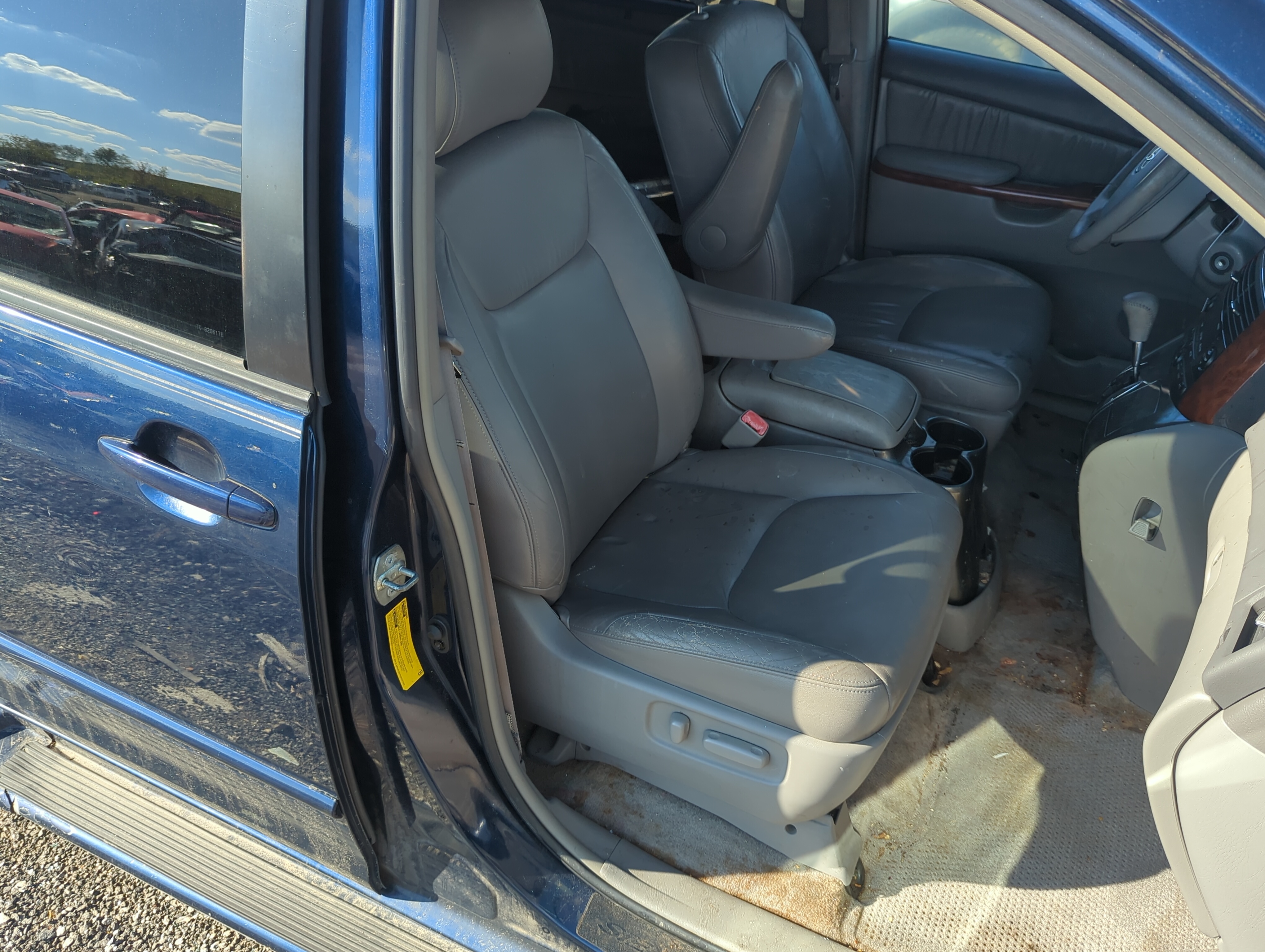 Picture of 2005-2005 Toyota Sienna Passenger Front Seat Oem 1174634